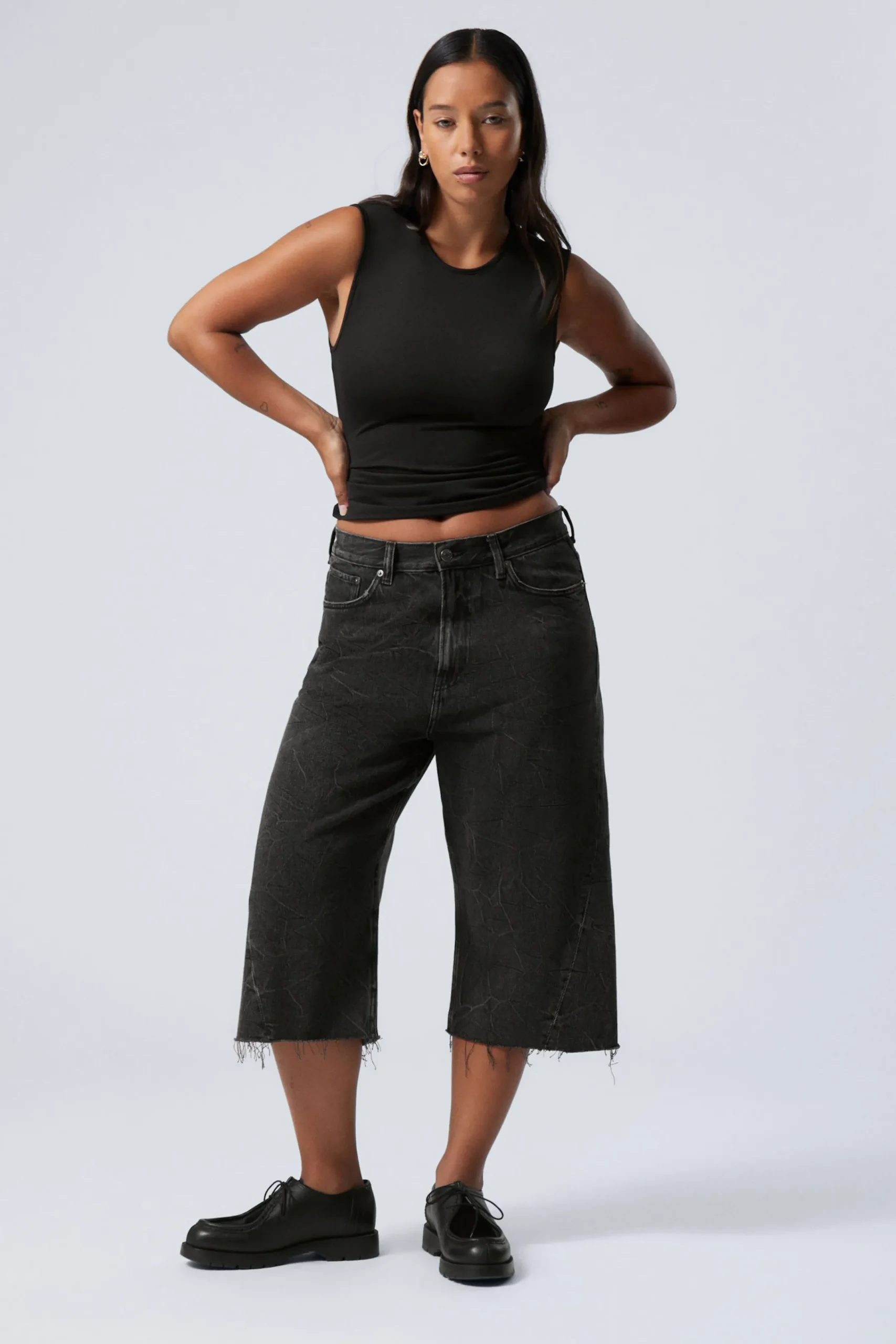 galaxy_lediga_tvistade_jeansshorts_3.webp Weekday Shorts | Shorts<GALAXY LEDIGA TVISTADE JEANSSHORTS
