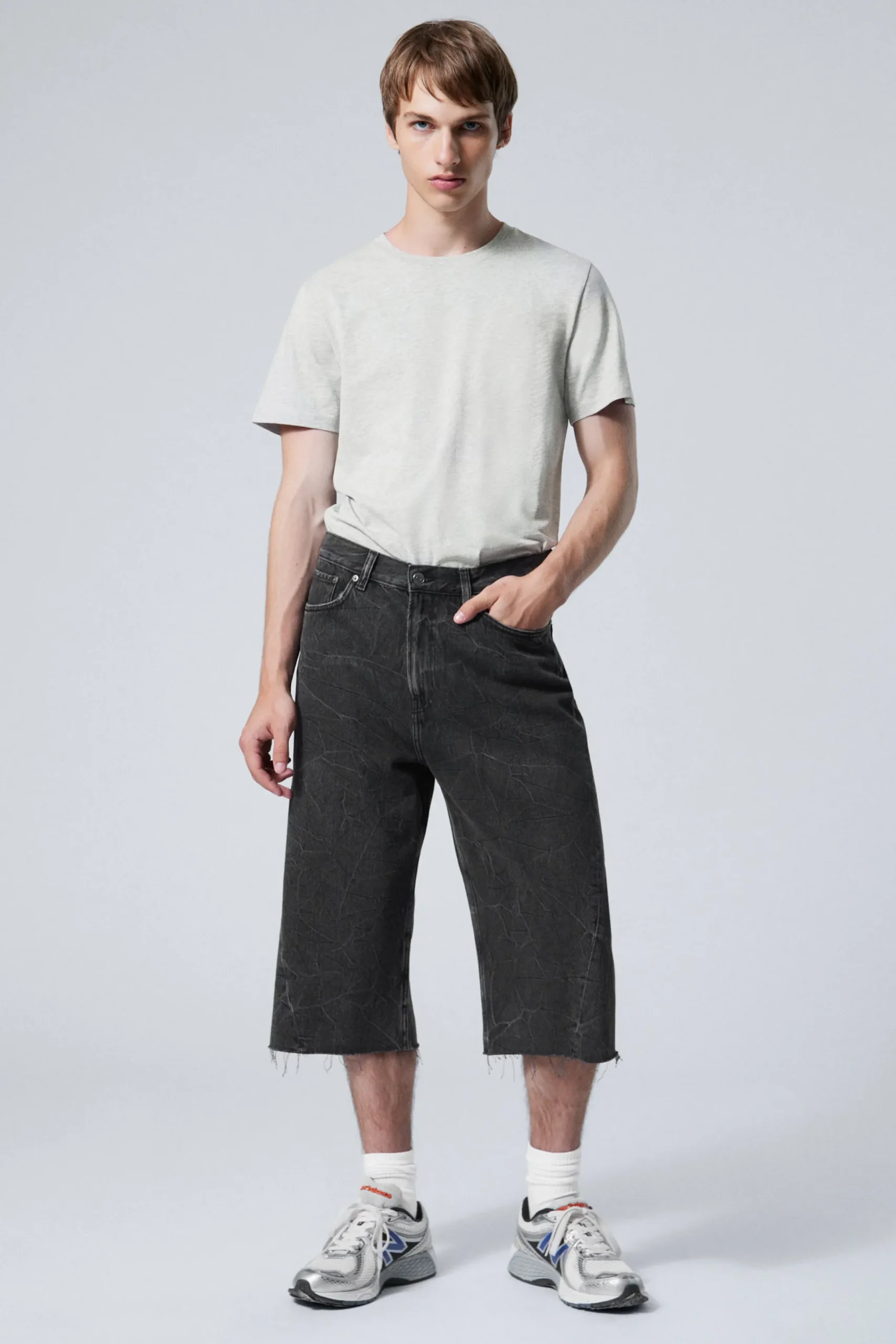 galaxy_lediga_tvistade_jeansshorts_4.webp Weekday Shorts | Shorts<GALAXY LEDIGA TVISTADE JEANSSHORTS