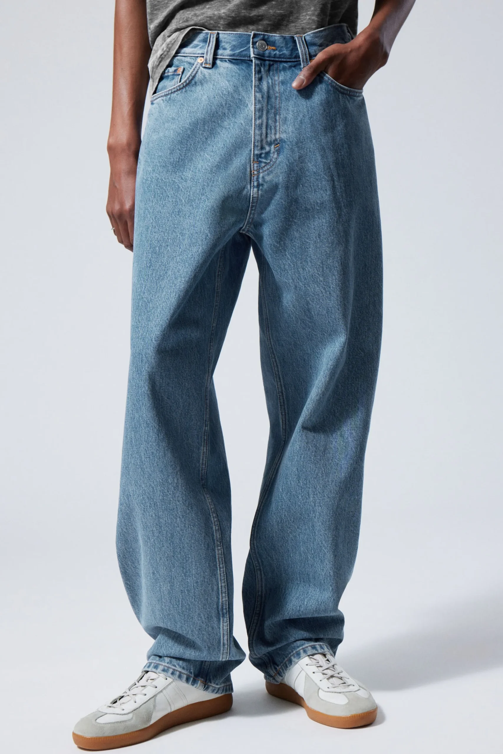 galaxy_loose_straight_leg_jeans_3-4.webp Weekday Jeans | Jeans<GALAXY LOOSE STRAIGHT LEG JEANS