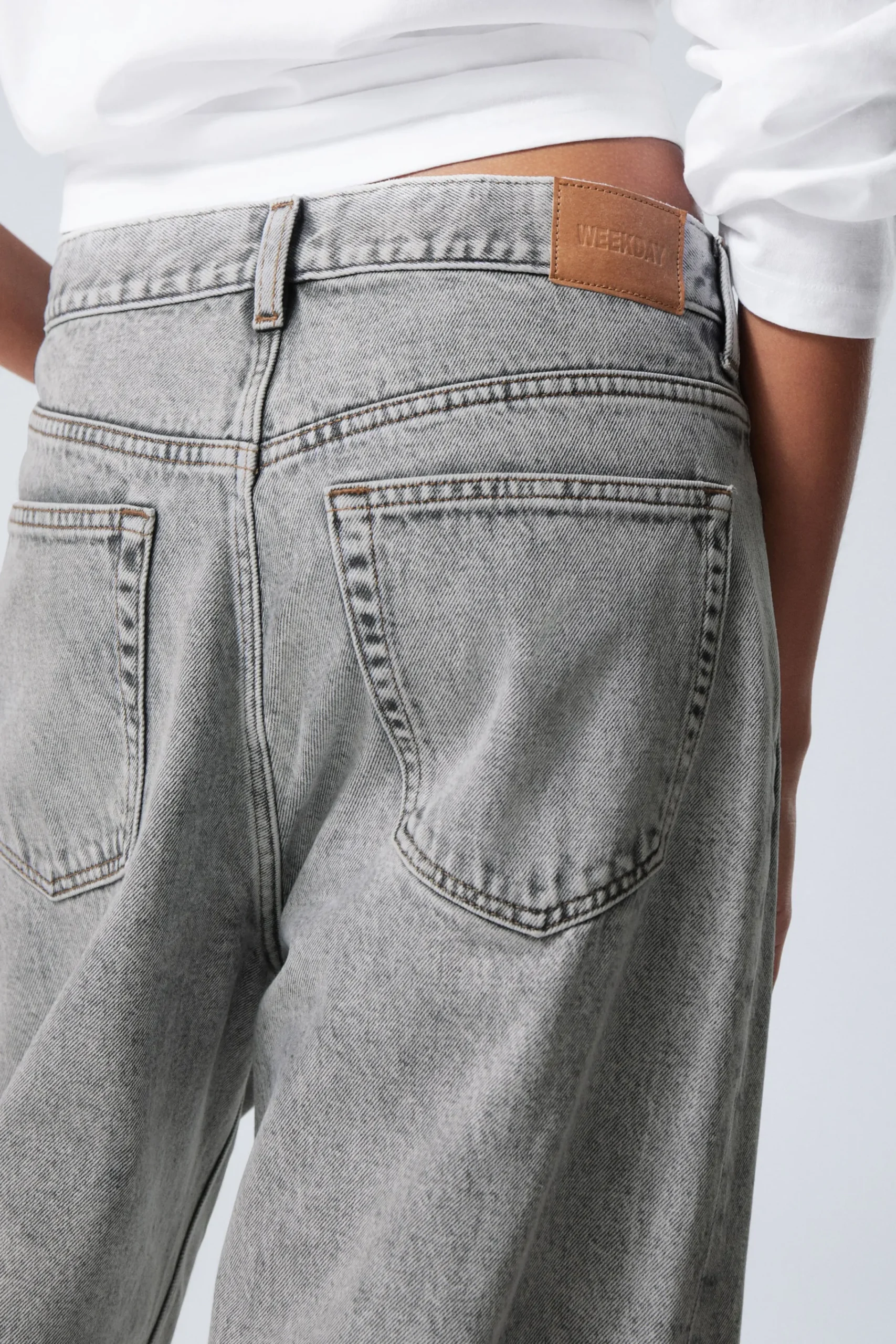 galaxy_loose_straight_leg_jeans_5-5.webp Weekday Jeans | Jeans<GALAXY LOOSE STRAIGHT LEG JEANS