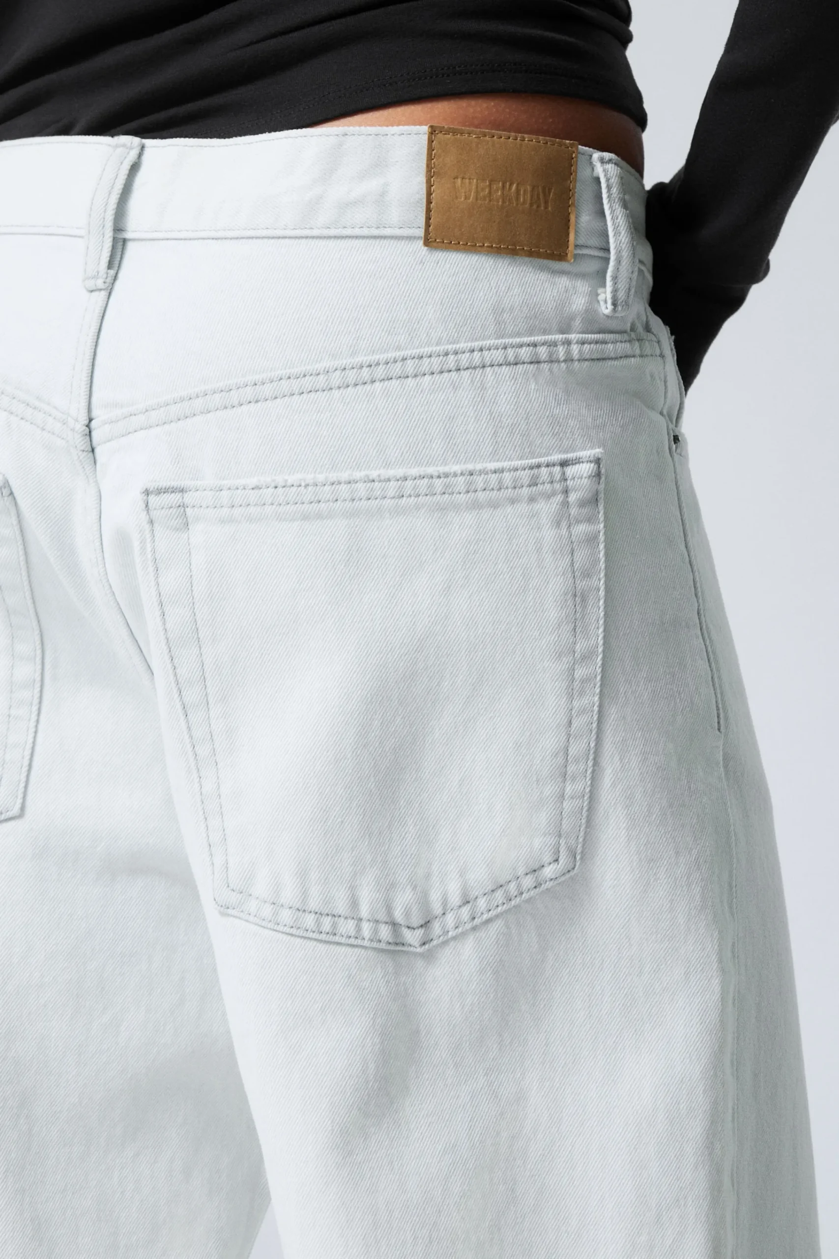 galaxy_loose_straight_leg_jeans_6-7.webp Weekday Jeans | Jeans<GALAXY LOOSE STRAIGHT LEG JEANS