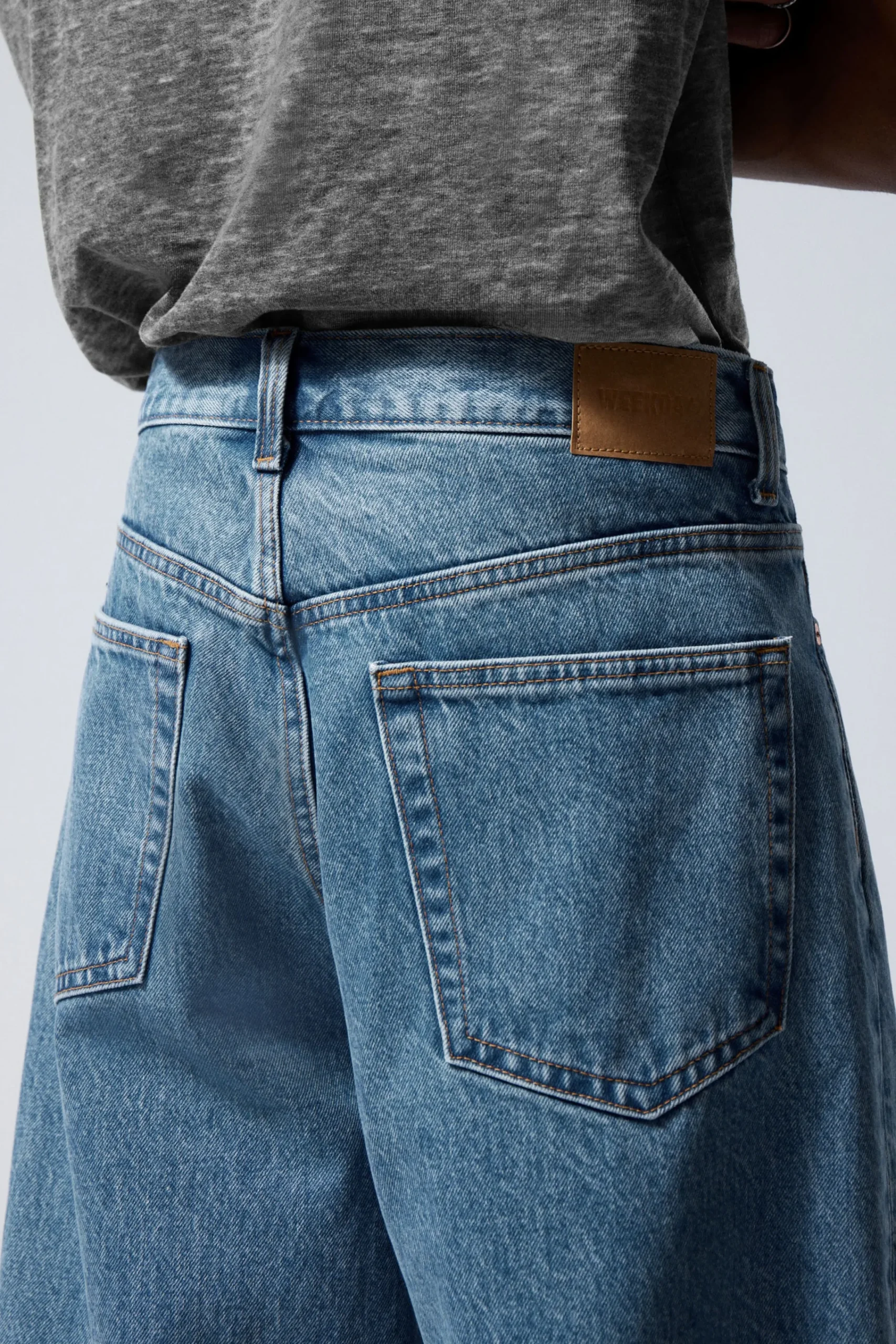 galaxy_loose_straight_leg_jeans_8-4.webp Weekday Jeans | Jeans<GALAXY LOOSE STRAIGHT LEG JEANS
