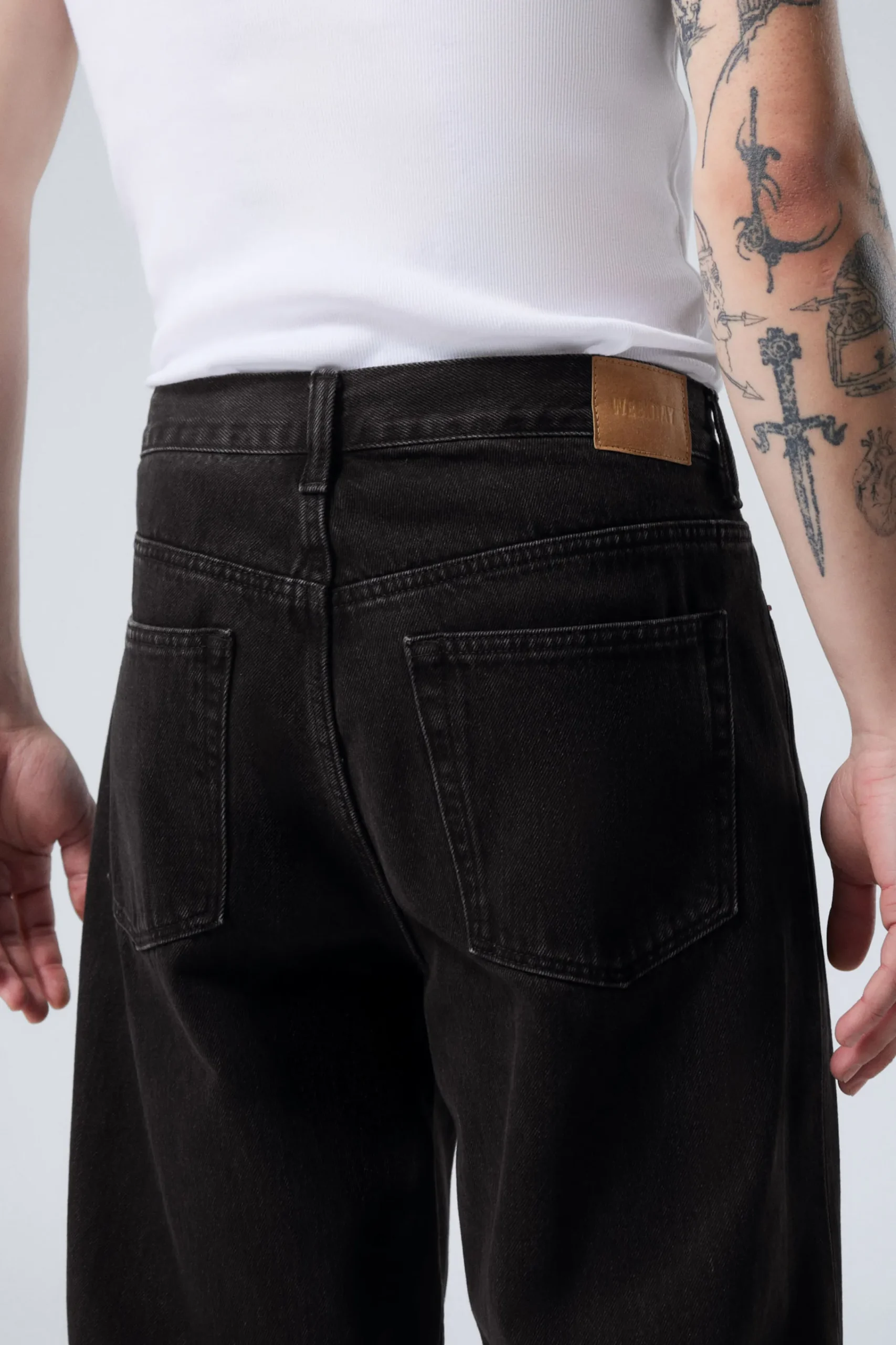 galaxy_loose_straight_leg_jeans_8.webp Weekday Jeans<GALAXY LOOSE STRAIGHT LEG JEANS
