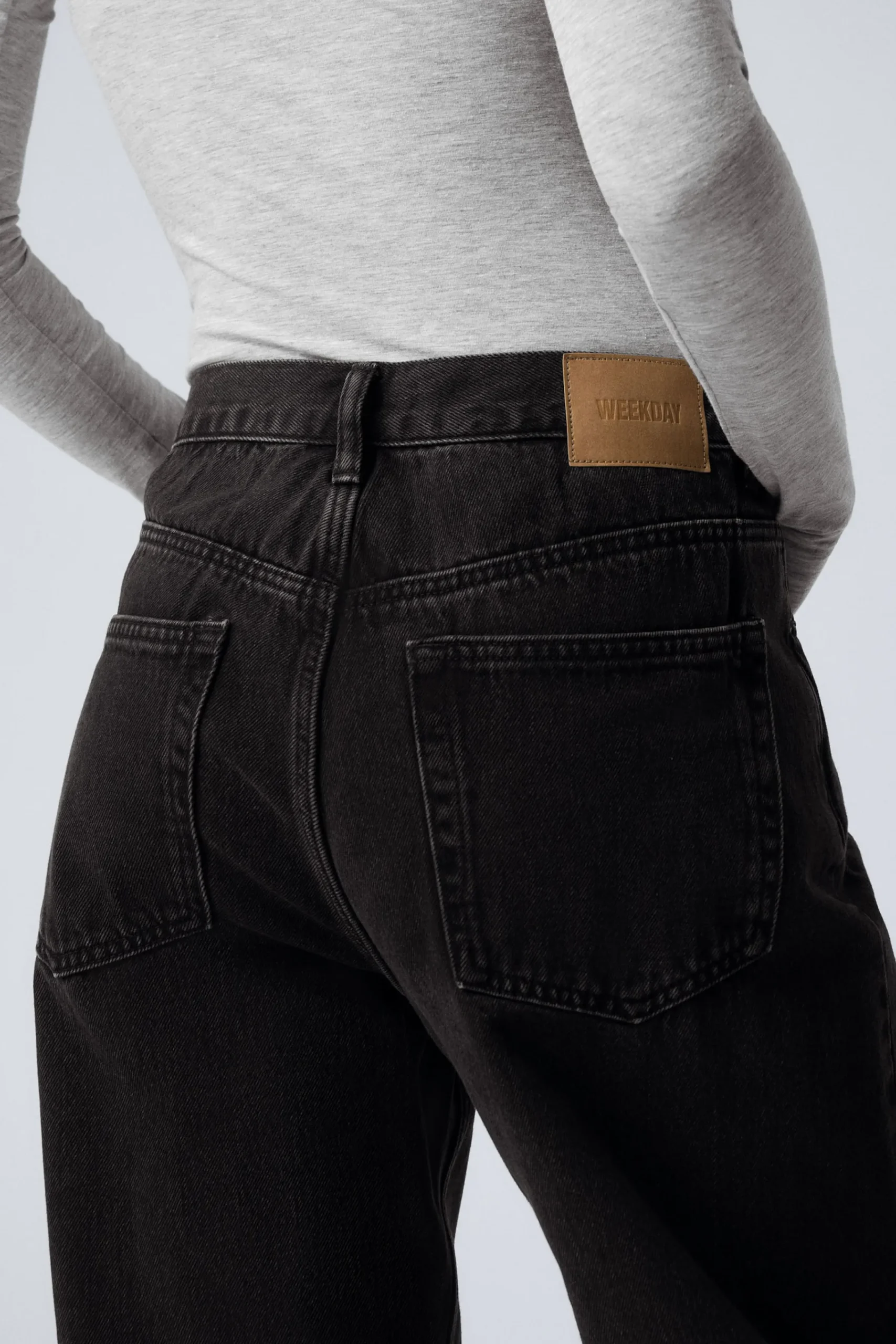 galaxy_loose_straight_leg_jeans_9.webp Weekday Jeans<GALAXY LOOSE STRAIGHT LEG JEANS