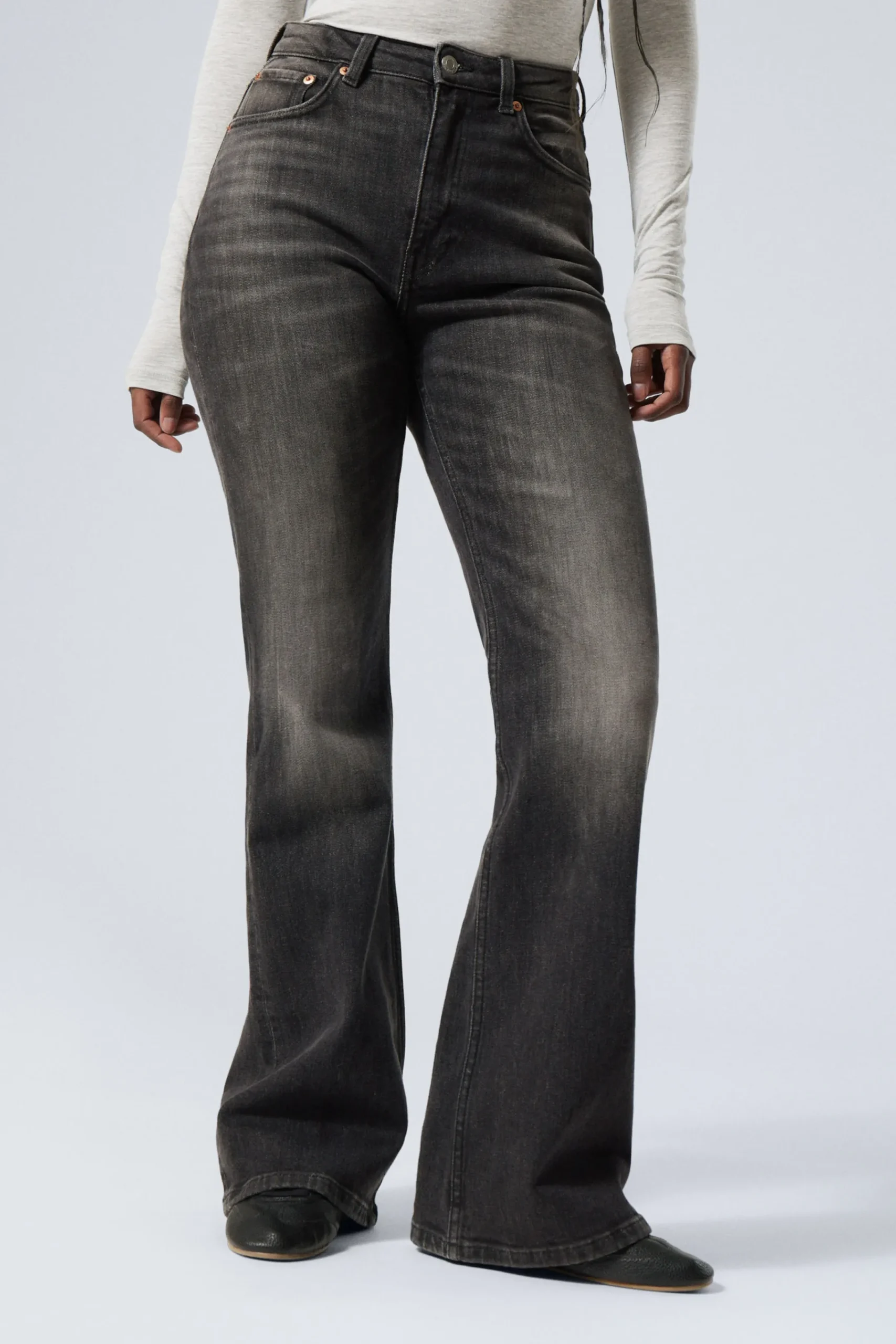 glow_curve_high_waist_regular_flared_leg_jeans_1.webp Weekday Jeans<GLOW CURVE HIGH WAIST REGULAR FLARED LEG JEANS