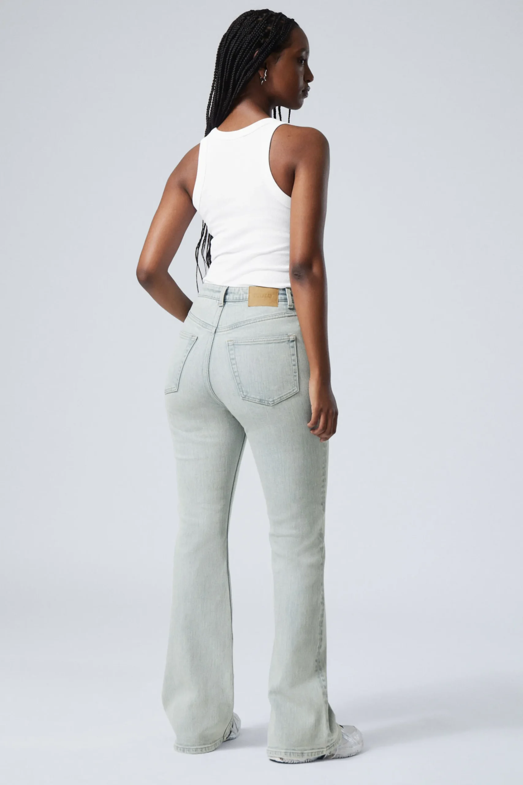 glow_curve_high_waist_regular_flared_leg_jeans_3-1.webp Weekday Jeans<GLOW CURVE HIGH WAIST REGULAR FLARED LEG JEANS