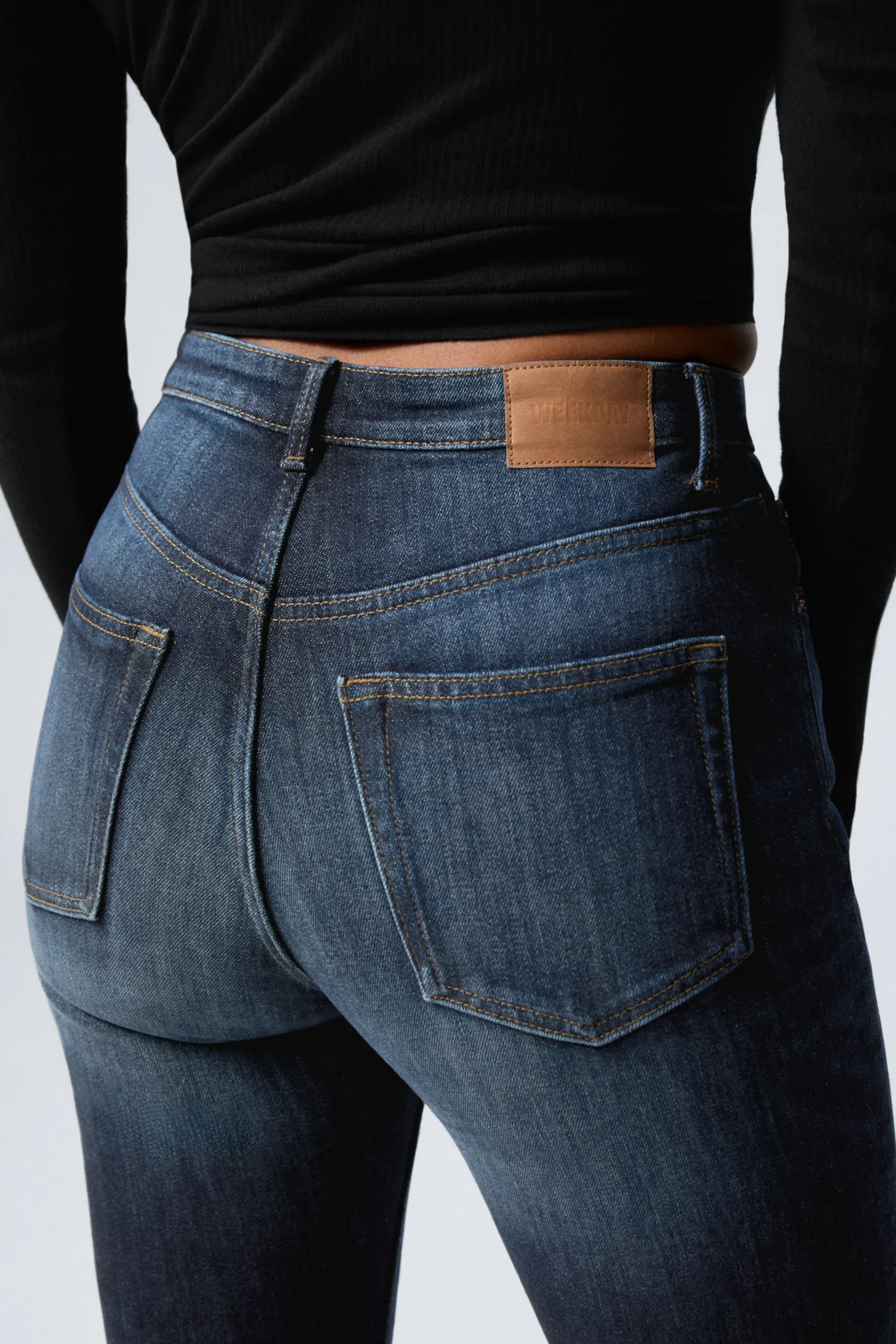 glow_curve_high_waist_regular_flared_leg_jeans_4-3.webp Weekday Jeans<GLOW CURVE HIGH WAIST REGULAR FLARED LEG JEANS