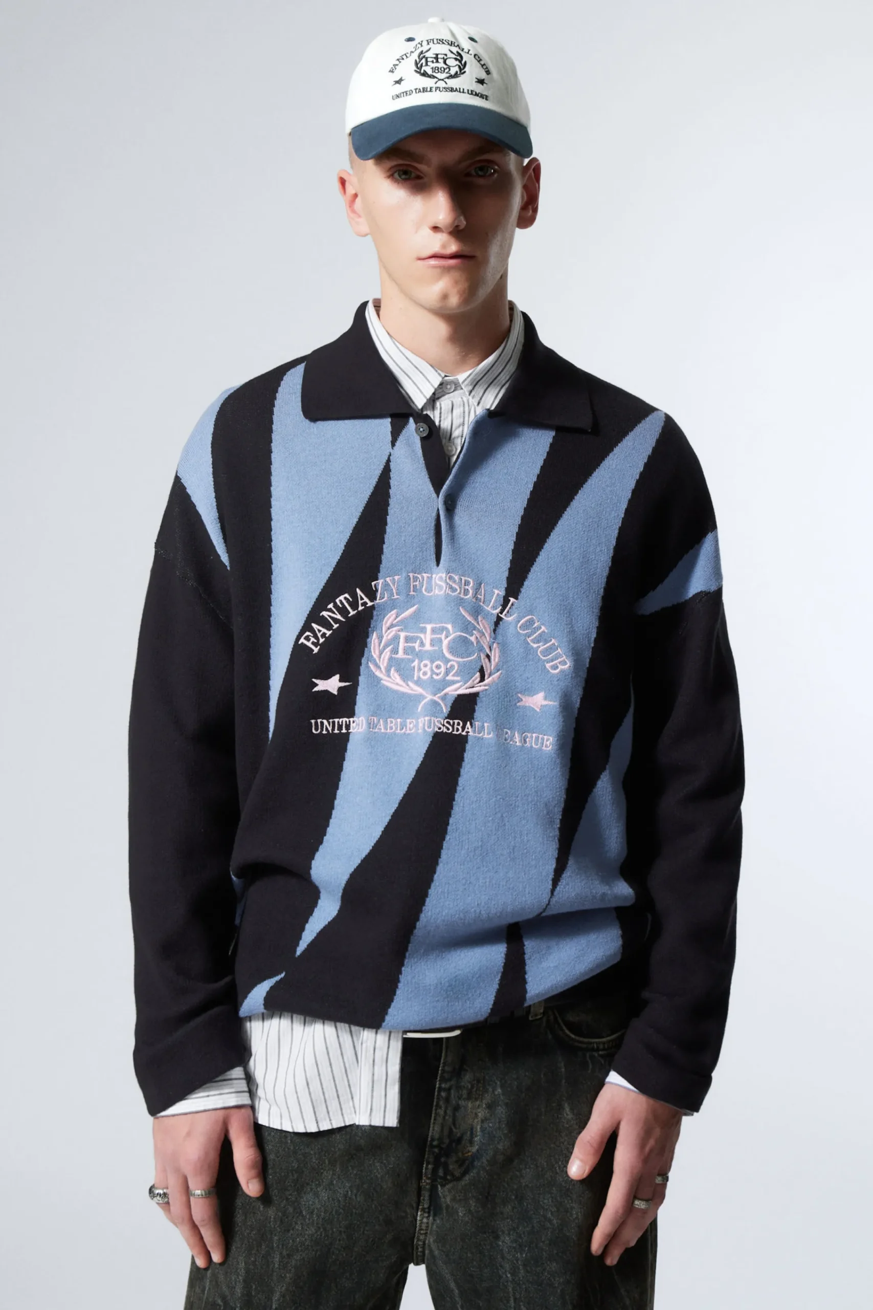 Weekday Graphics | Stickat<GRAPHIC POLO SWEATER
