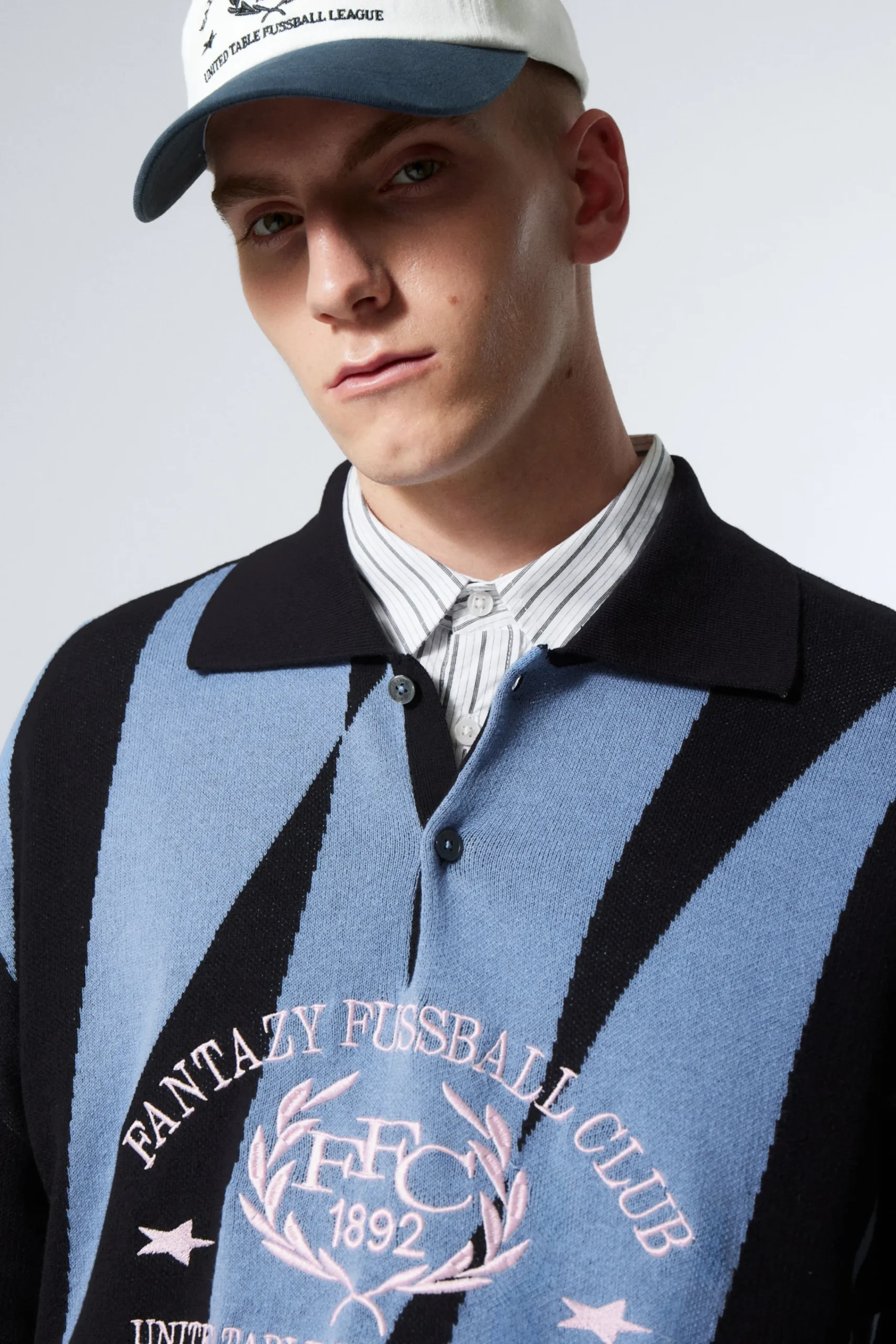 Weekday Graphics | Stickat<GRAPHIC POLO SWEATER