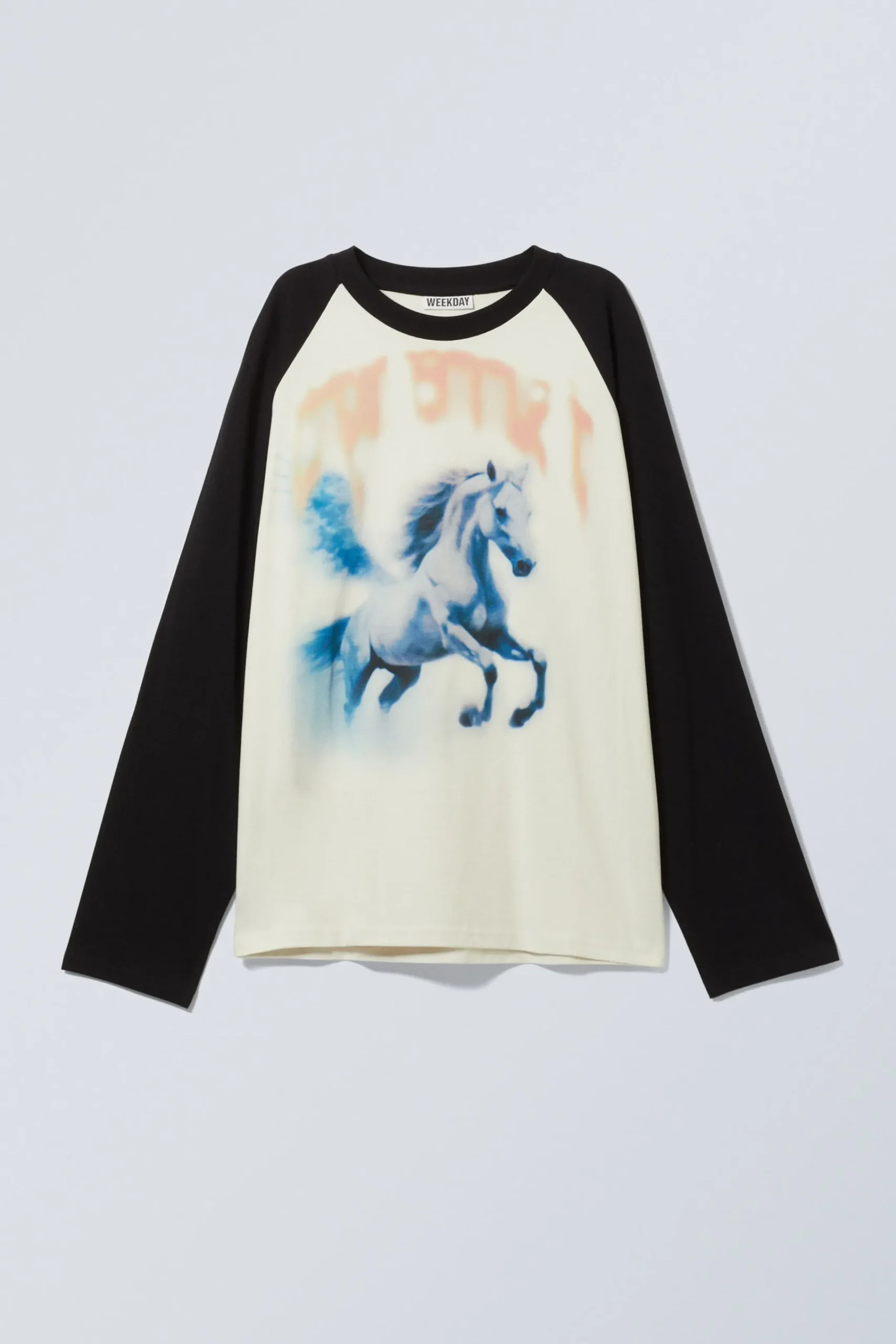 great_lngrmad_boxig_raglan_tshirt_2.webp Weekday Graphics | T-Shirtar & Toppar<GREAT LÅNGÄRMAD BOXIG RAGLAN T-SHIRT