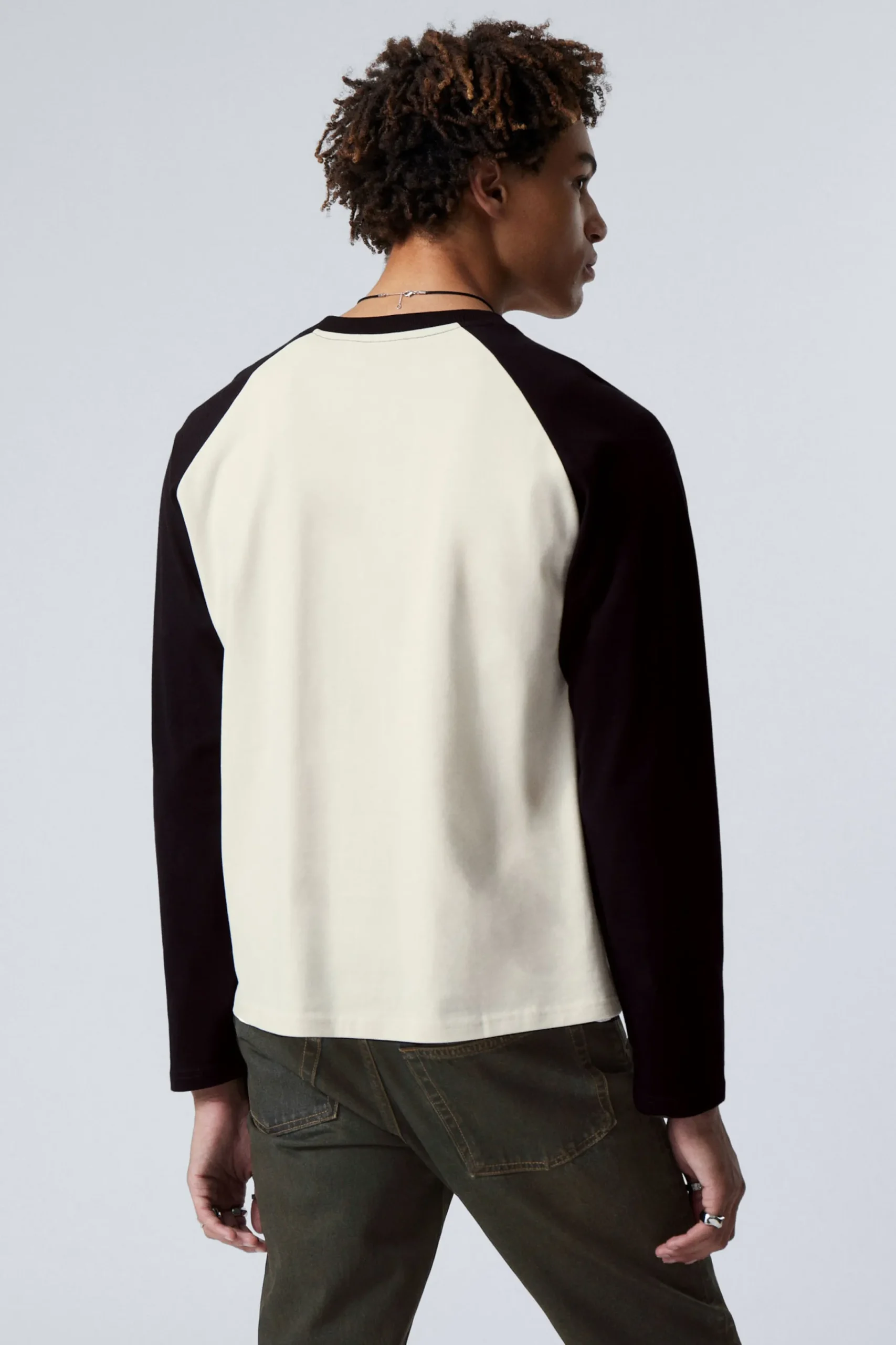 great_lngrmad_boxig_raglan_tshirt_3.webp Weekday Graphics | T-Shirtar & Toppar<GREAT LÅNGÄRMAD BOXIG RAGLAN T-SHIRT