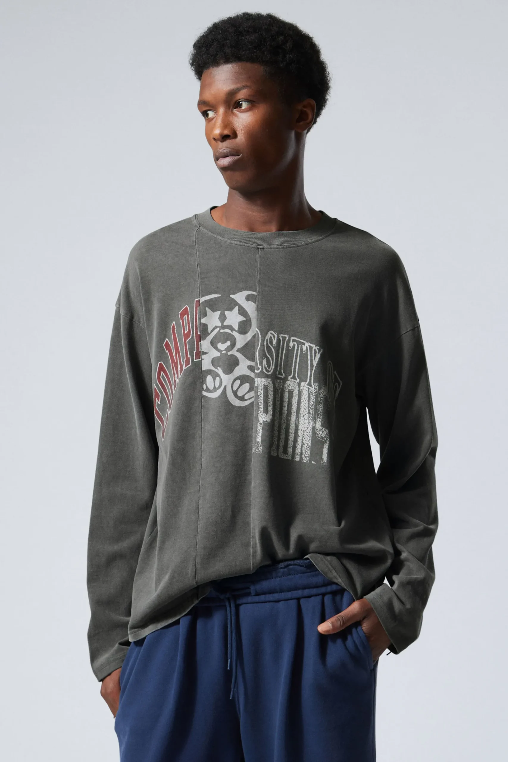 Weekday Graphics | T-Shirtar & Toppar<GREAT LÅNGÄRMAD GRAFISK BOXIG T-SHIRT