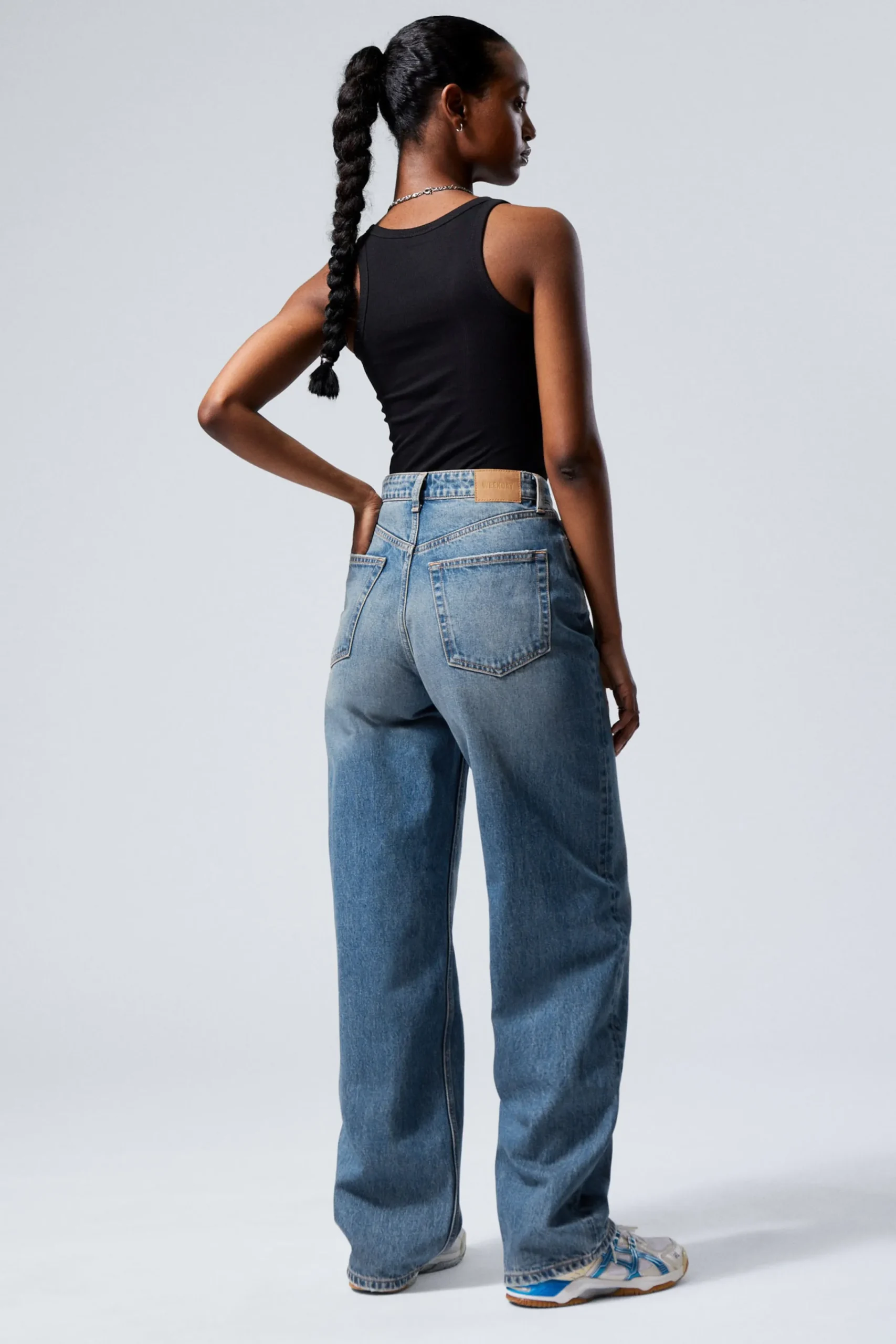 halo_curve_high_waist_regular_wide_leg_jeans_3.webp Weekday Jeans<HALO CURVE HIGH WAIST REGULAR WIDE LEG JEANS