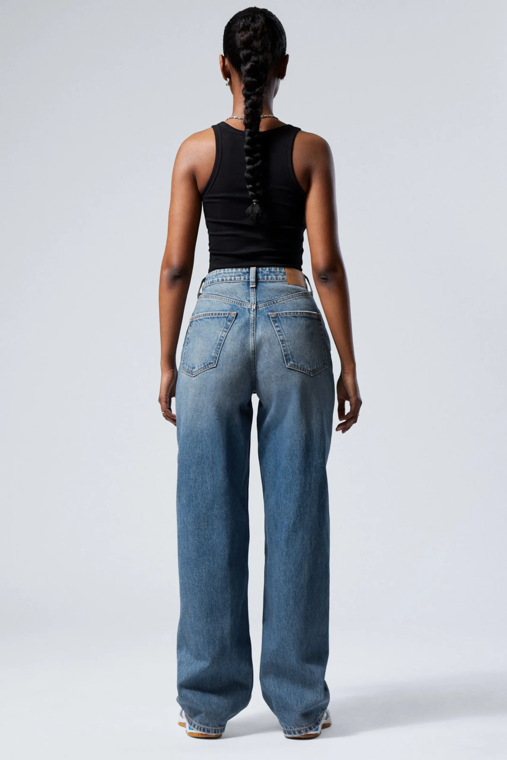 halo_curve_high_waist_regular_wide_leg_jeans_4.webp Weekday Jeans<HALO CURVE HIGH WAIST REGULAR WIDE LEG JEANS