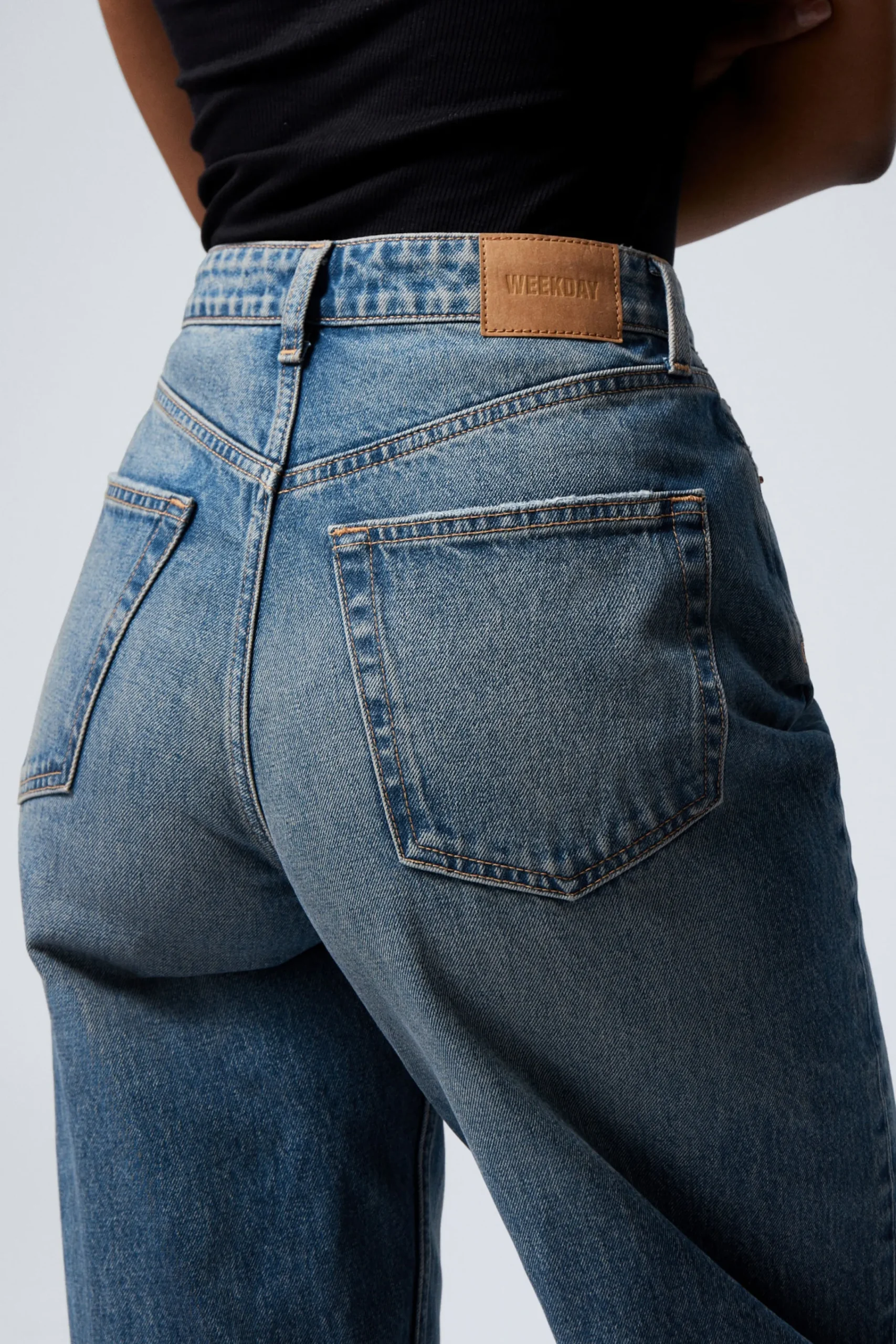 halo_curve_high_waist_regular_wide_leg_jeans_5.webp Weekday Jeans<HALO CURVE HIGH WAIST REGULAR WIDE LEG JEANS