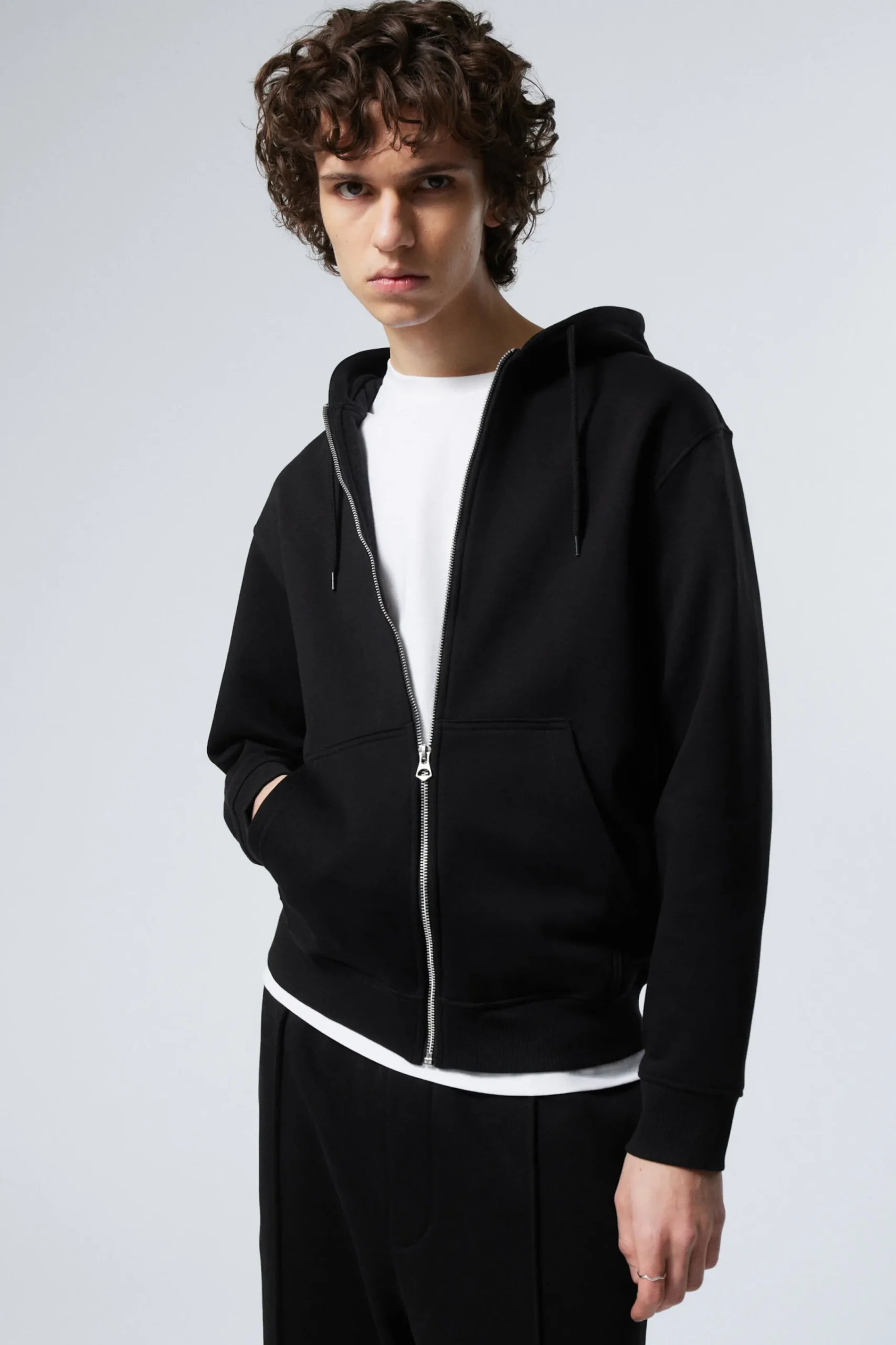 Weekday Hoodies | Basplagg<HOODIE MED DRAGKEDJA