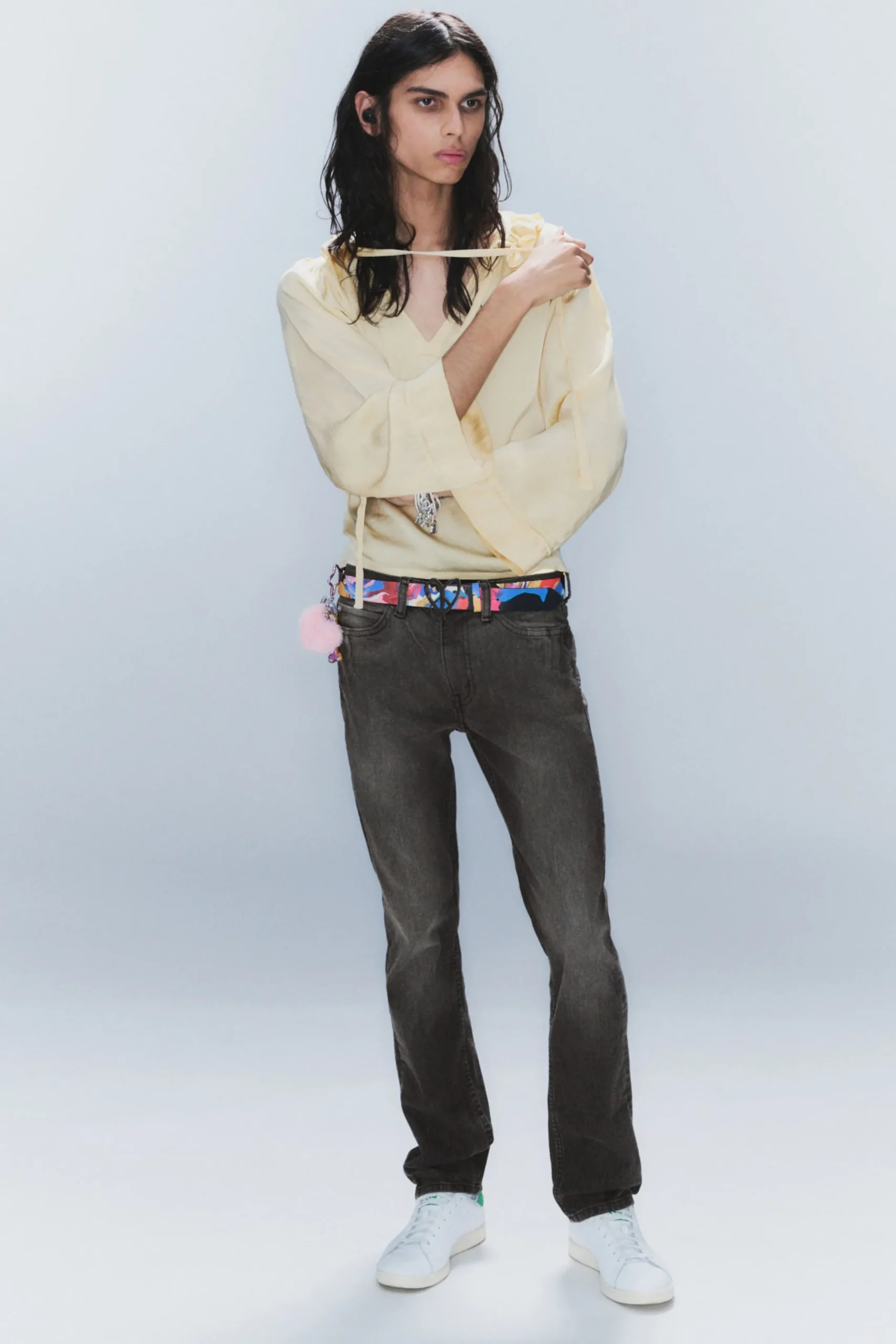 Weekday Jeans<ISSUE LOW WAIST SLIM TAPERED JEANS