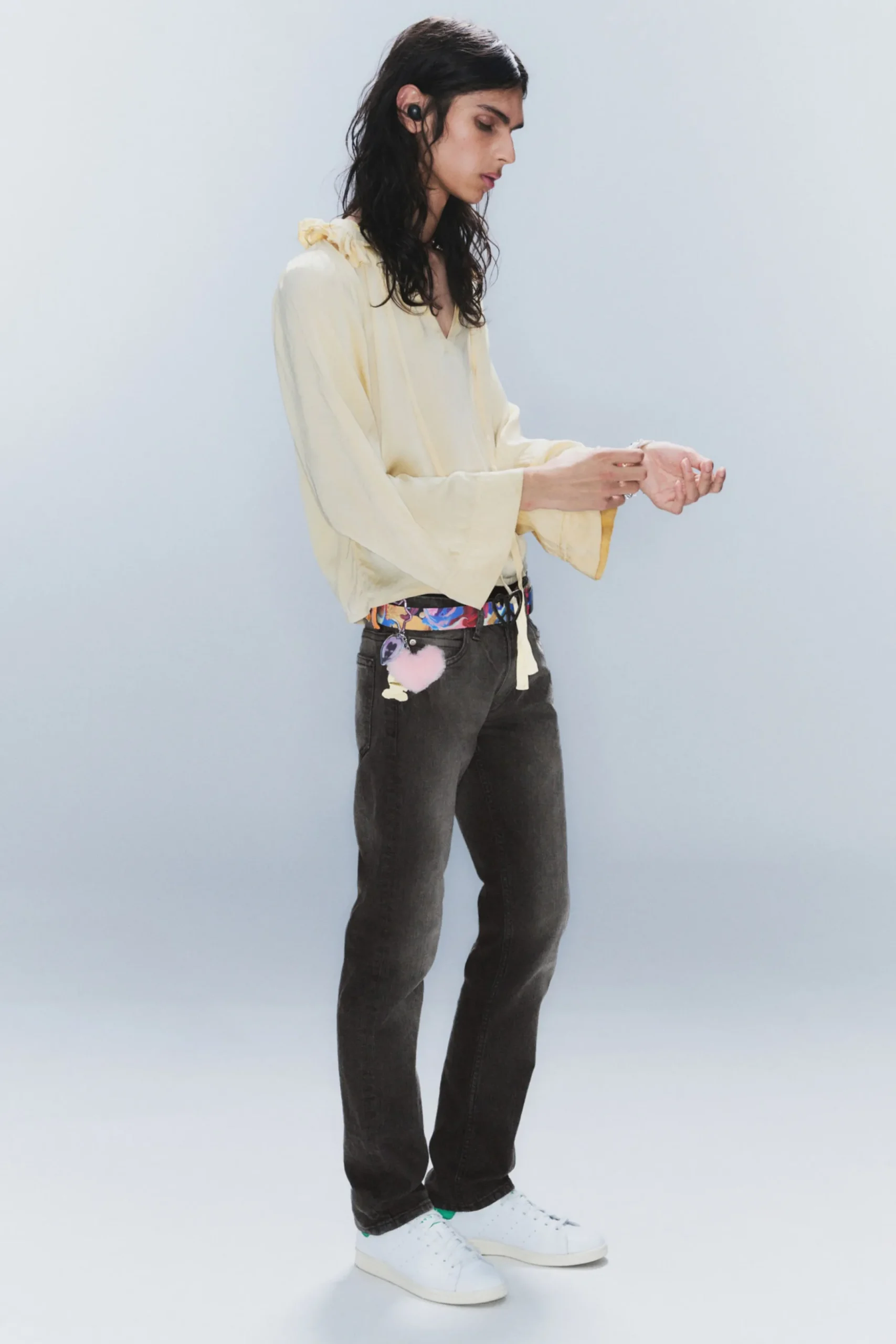 issue_low_waist_slim_tapered_jeans_1.webp Weekday Jeans<ISSUE LOW WAIST SLIM TAPERED JEANS