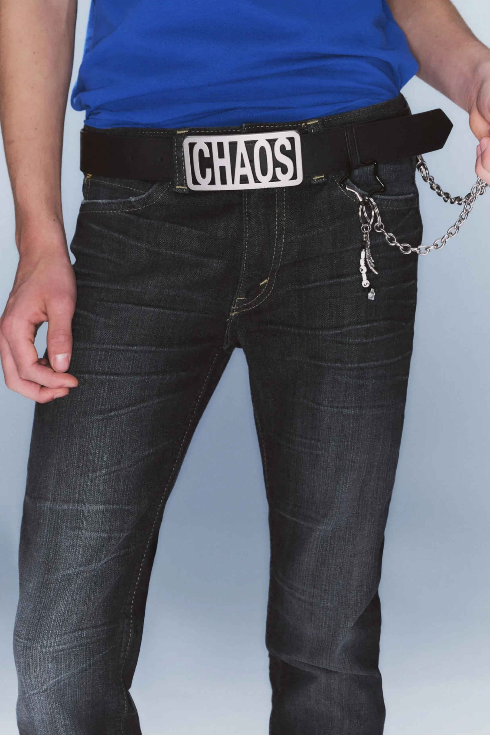 issue_low_waist_slim_tapered_jeans_4-1.webp Weekday Jeans<ISSUE LOW WAIST SLIM TAPERED JEANS