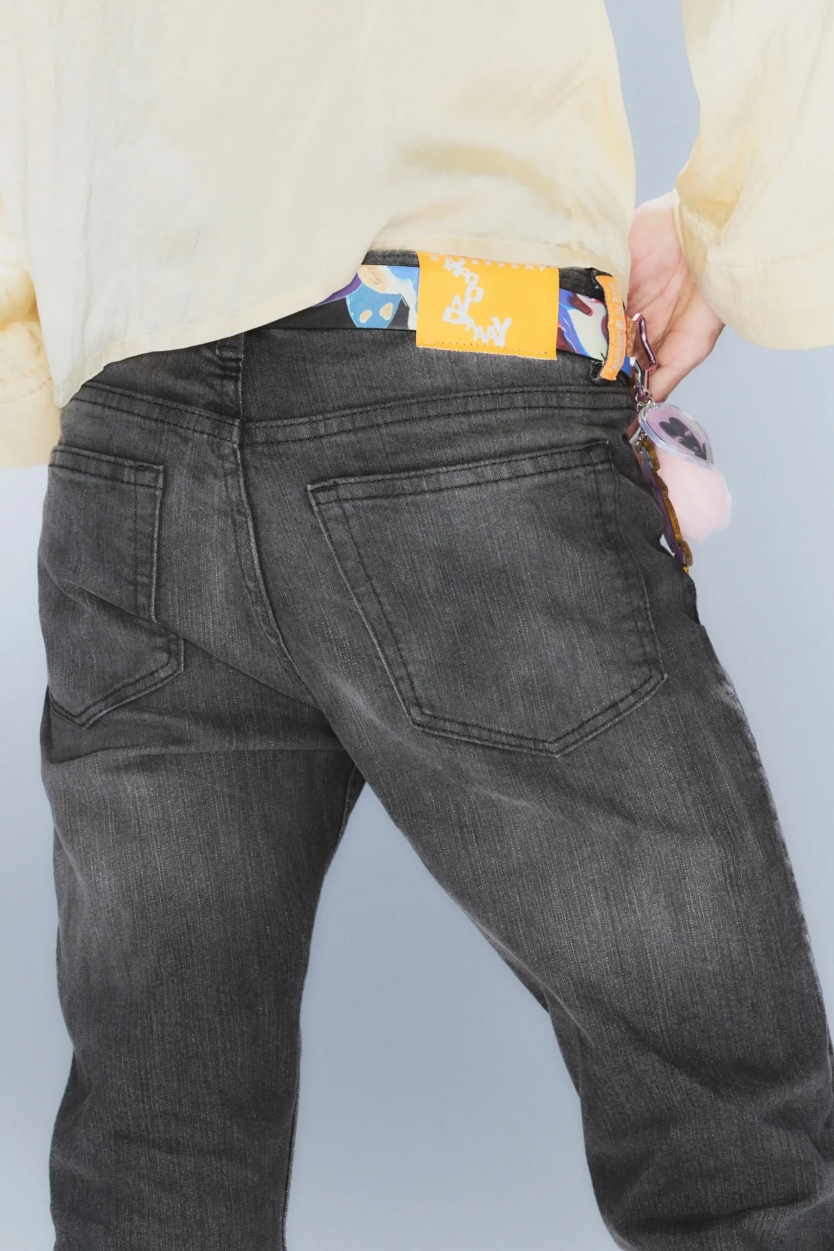issue_low_waist_slim_tapered_jeans_4.webp Weekday Jeans<ISSUE LOW WAIST SLIM TAPERED JEANS