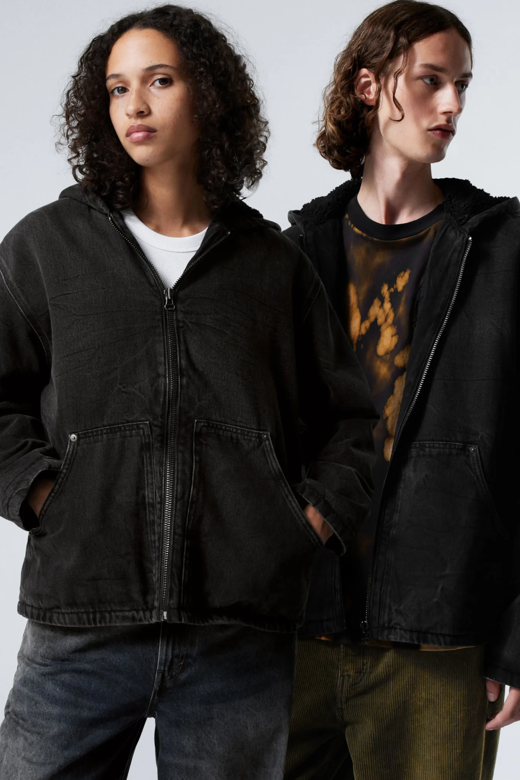 jeansjacka_med_huva_2.webp Weekday Jackor & Rockar<JEANSJACKA MED HUVA