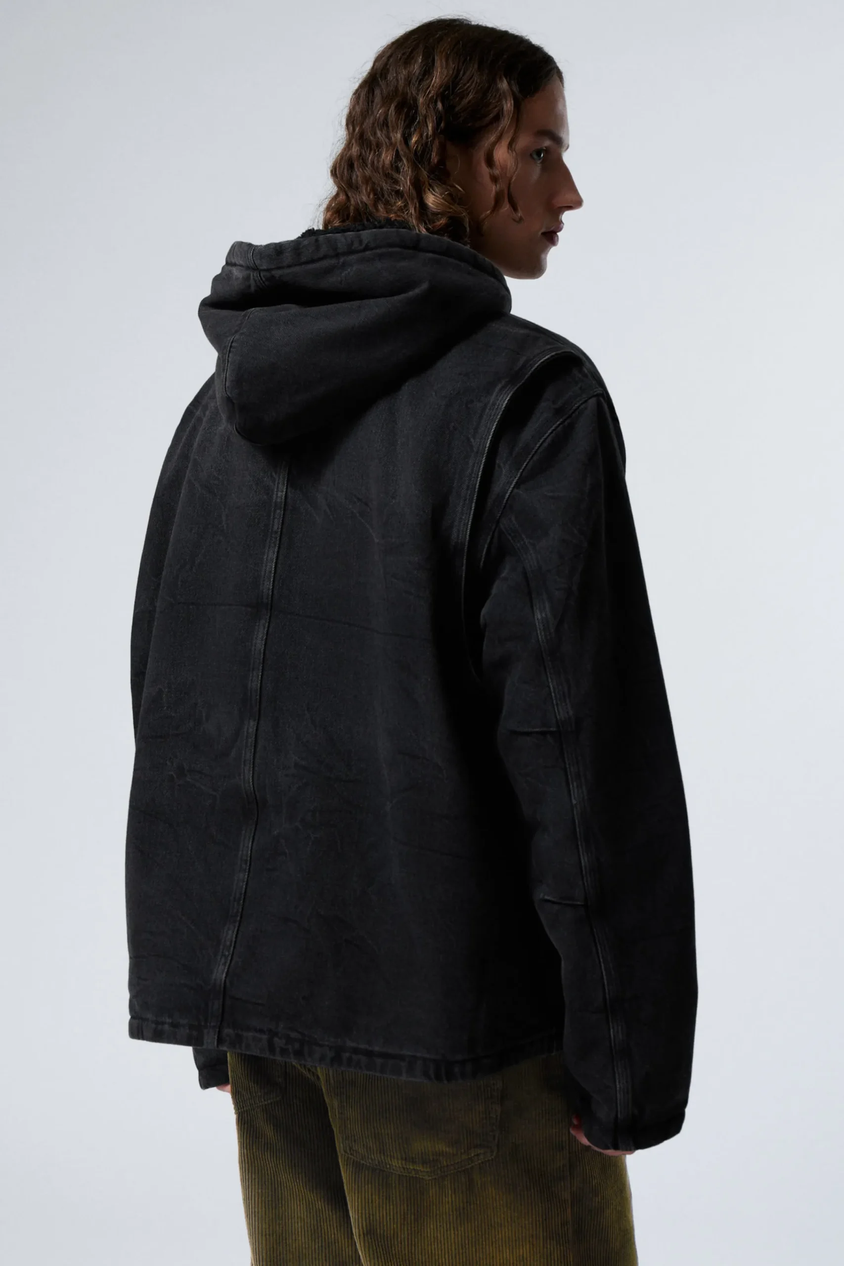 jeansjacka_med_huva_5.webp Weekday Jackor & Rockar<JEANSJACKA MED HUVA