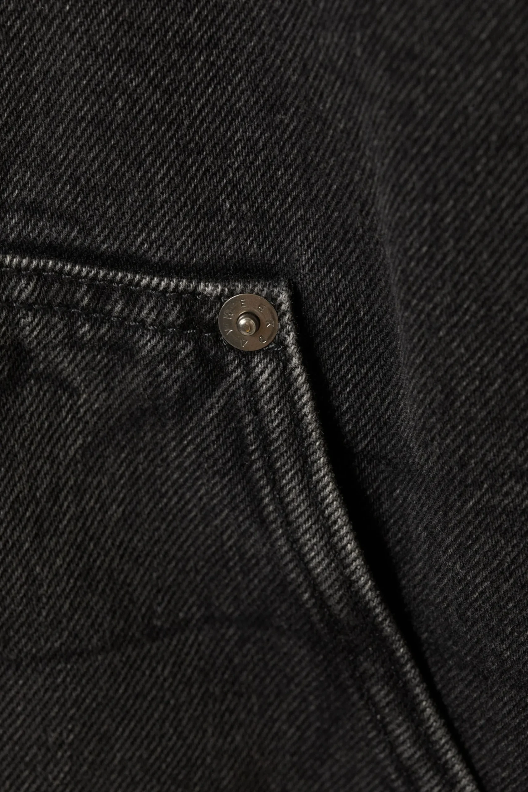 jeansjacka_med_huva_8.webp Weekday Jackor & Rockar<JEANSJACKA MED HUVA