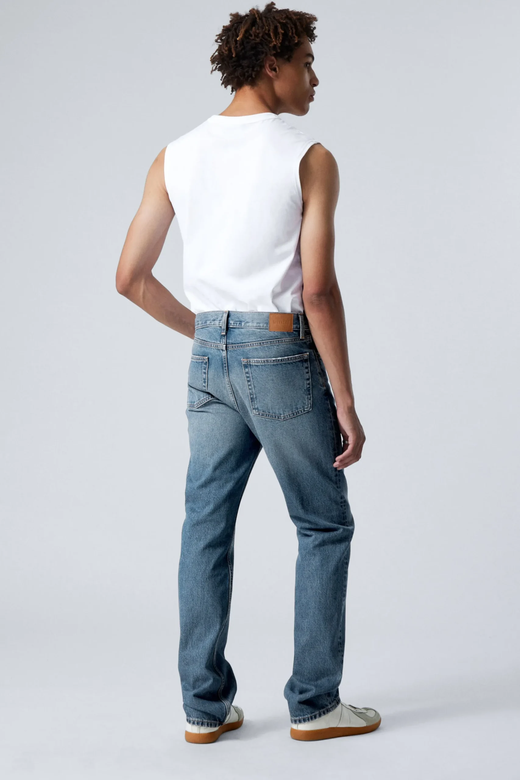 klean_regular_straight_leg_jeans_4.webp Weekday Jeans<KLEAN REGULAR STRAIGHT LEG JEANS
