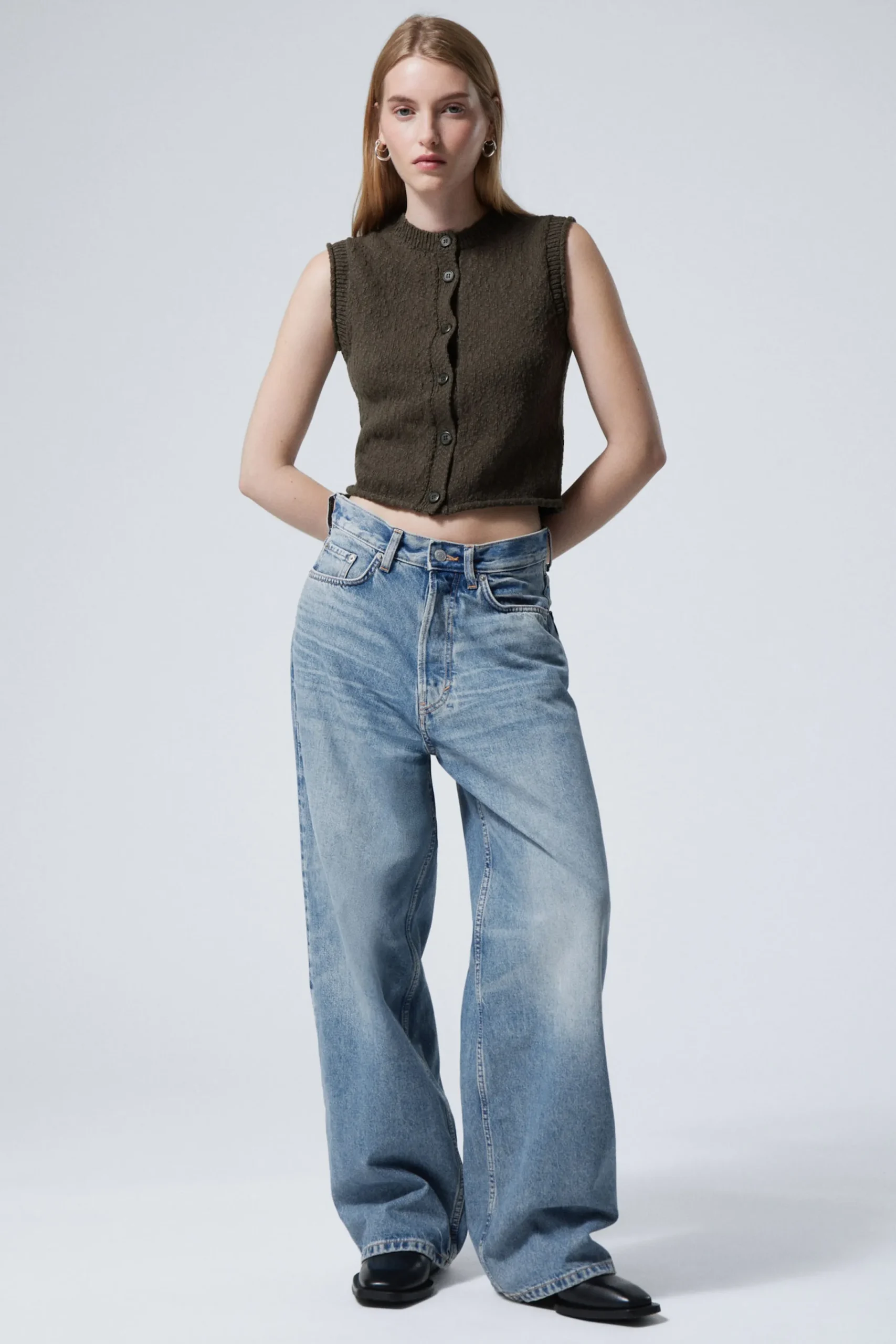 Weekday Stickat<KNITTED SINGLEBREASTED VEST