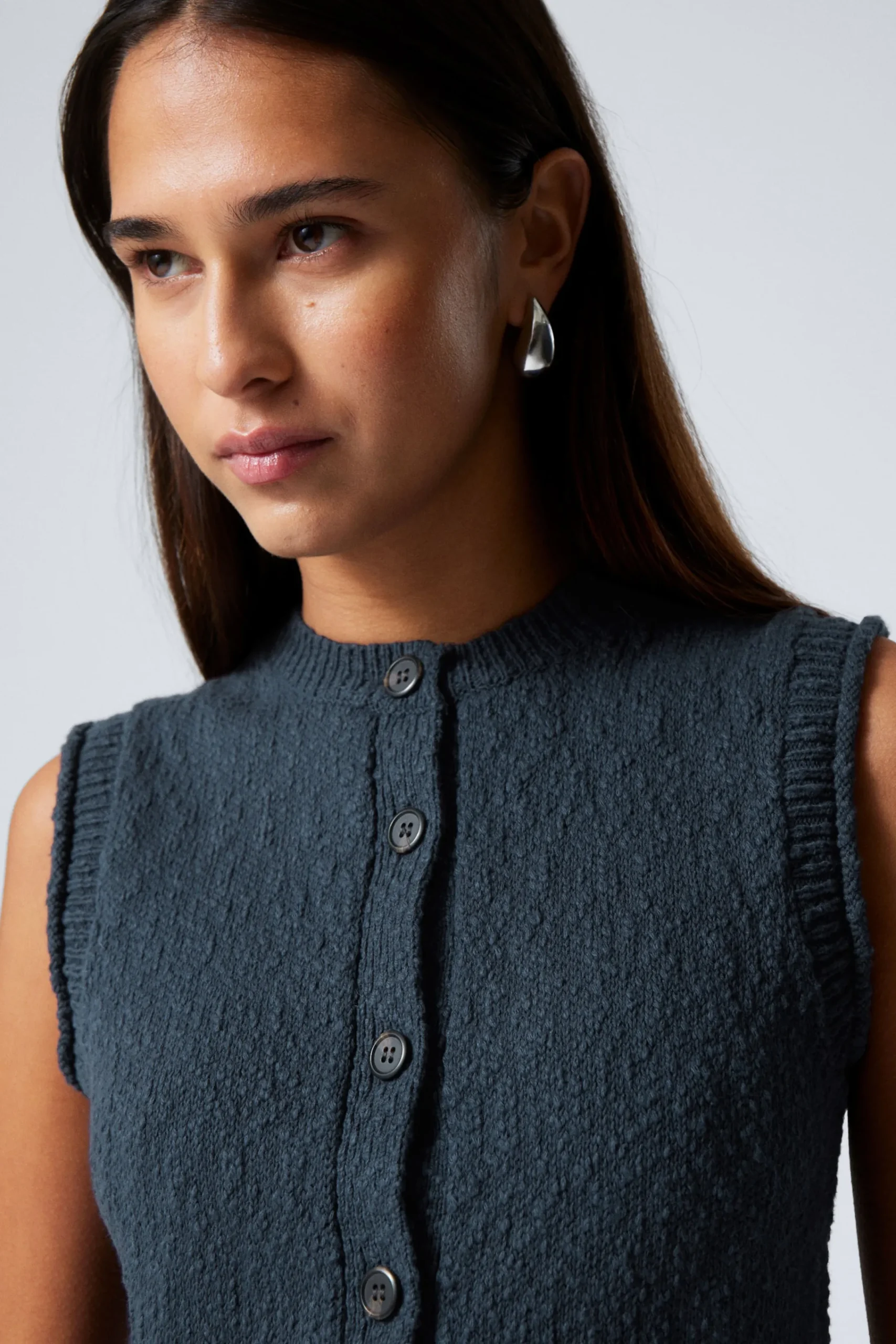 Weekday Stickat<KNITTED SINGLEBREASTED VEST