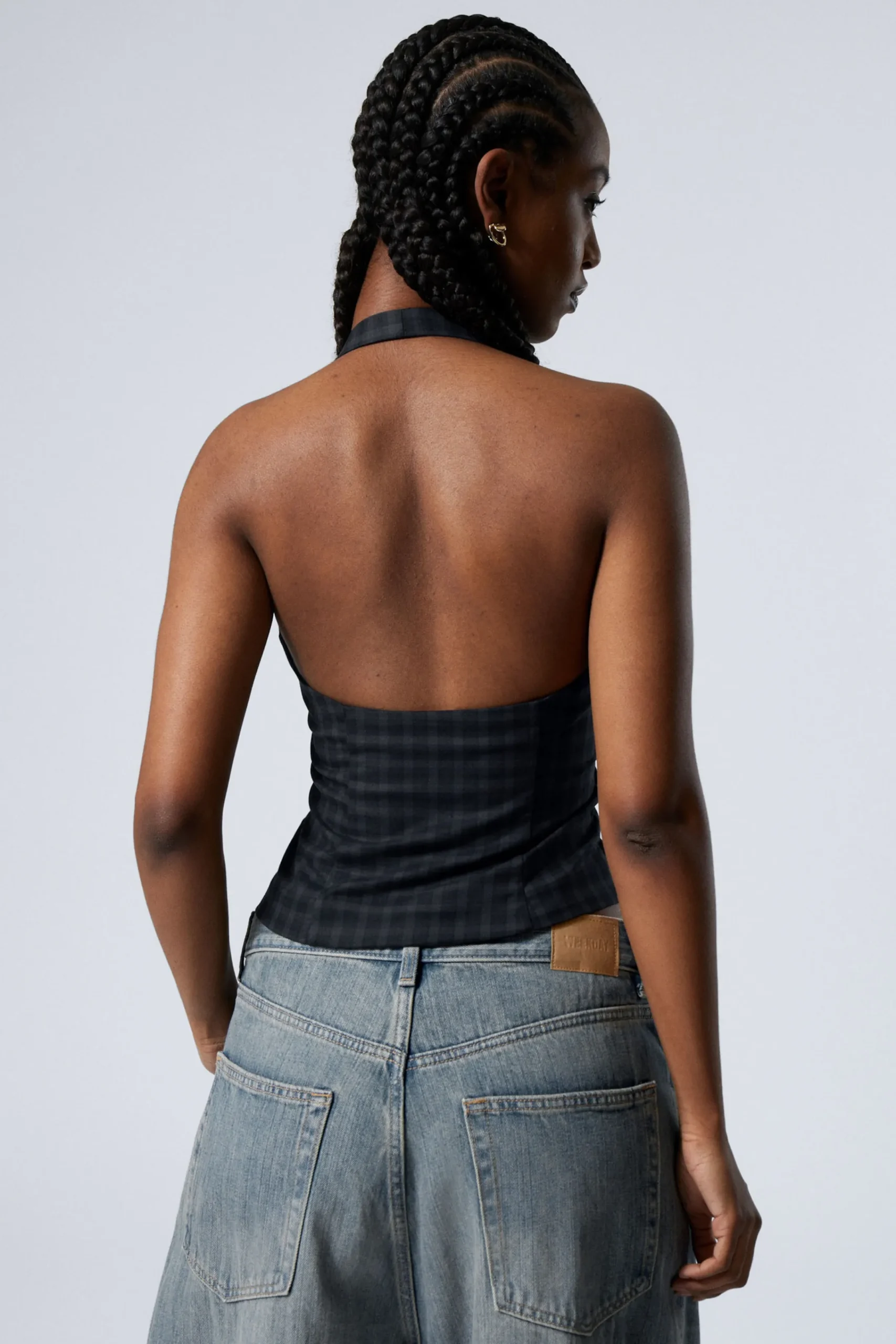 kort_halternecktopp_3.webp Weekday Toppar<KORT HALTERNECK-TOPP