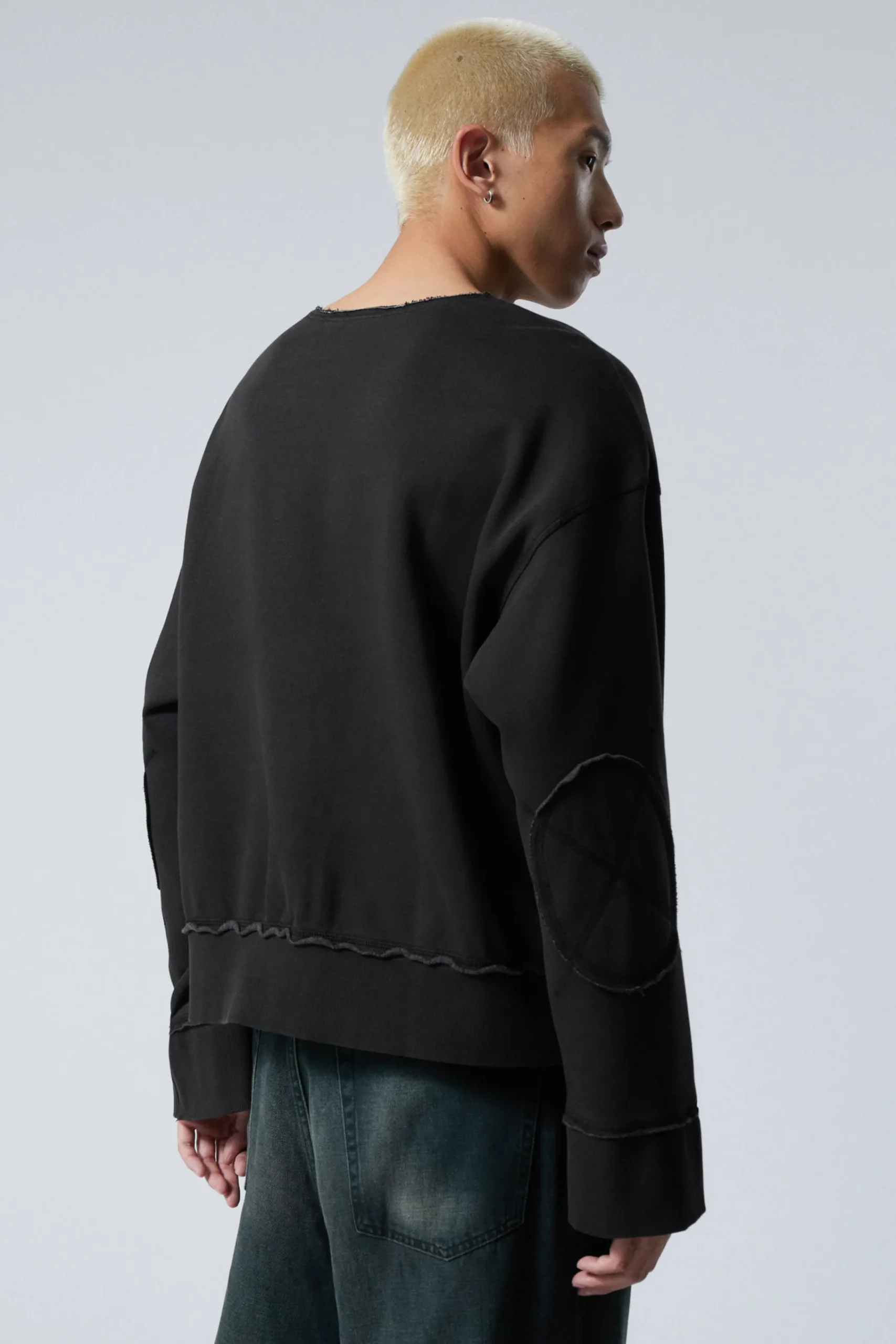 kort_sliten_sweatshirt_3.webp Weekday Sweatshirts<KORT SLITEN SWEATSHIRT
