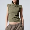 Weekday Toppar<KORTÄRMAD ASYMMETRISK RIPSTOP-TOPP
