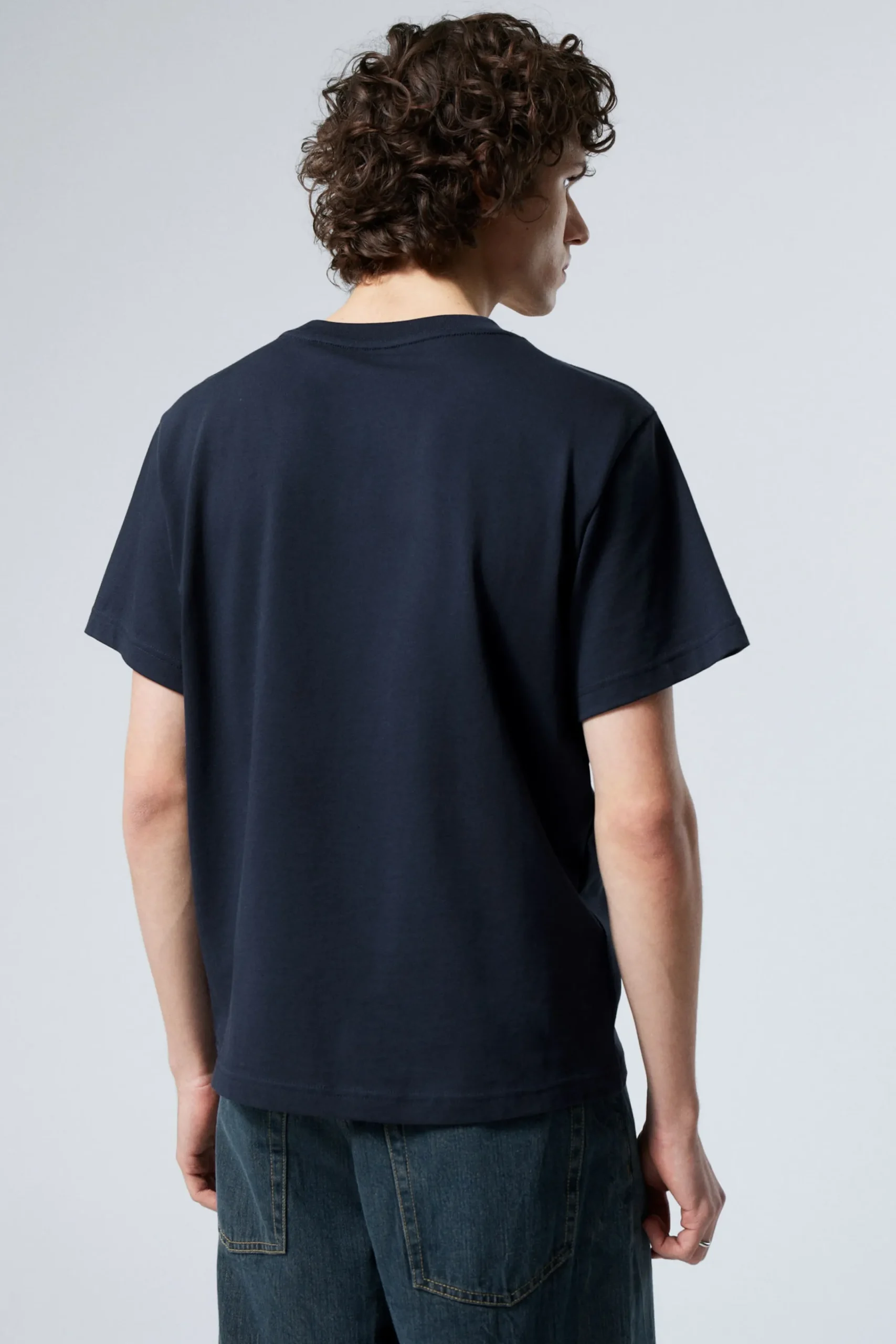 kraftig_kort_boxig_tshirt_3-3.webp Weekday Basplagg | T-Shirtar & Toppar<KRAFTIG KORT BOXIG T-SHIRT