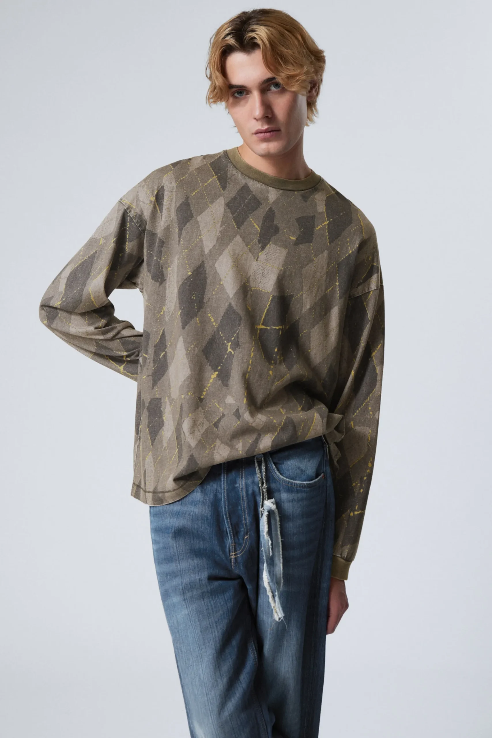 Weekday T-Shirtar & Toppar<LEDIG GRAFISK LÅNGÄRMAD T-SHIRT