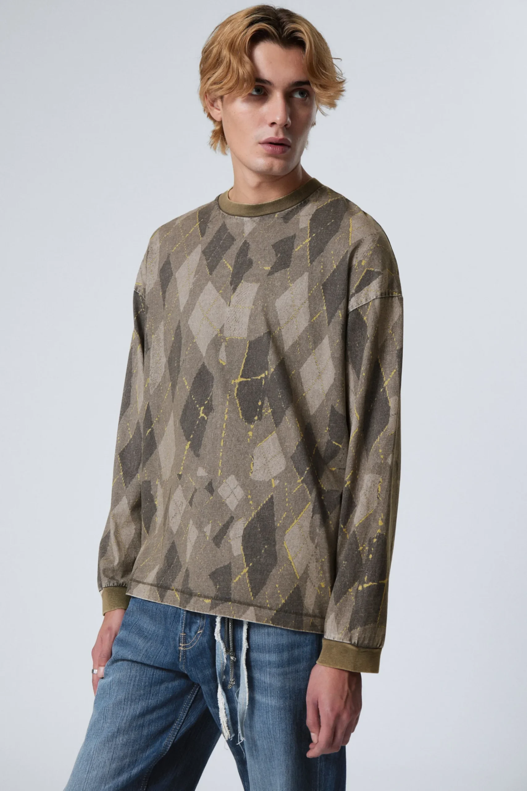 Weekday T-Shirtar & Toppar<LEDIG GRAFISK LÅNGÄRMAD T-SHIRT