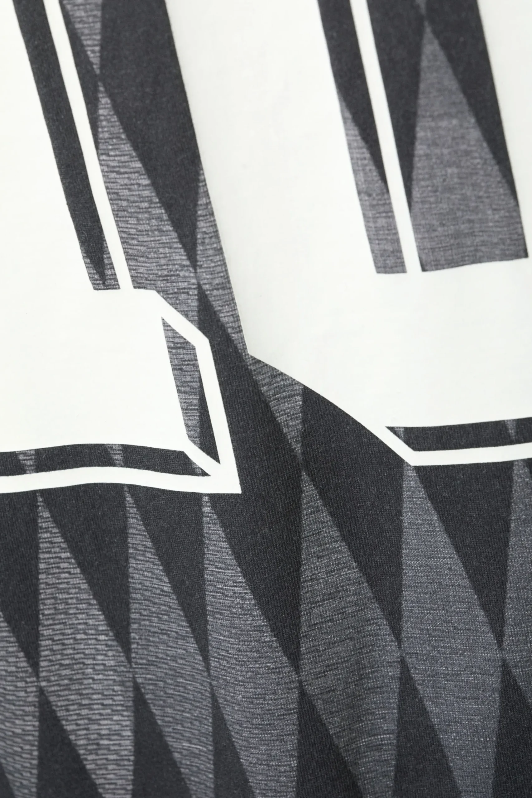 ledig_grafisk_lngrmad_tshirt_6.webp Weekday Graphics | T-Shirtar & Toppar<LEDIG GRAFISK LÅNGÄRMAD T-SHIRT