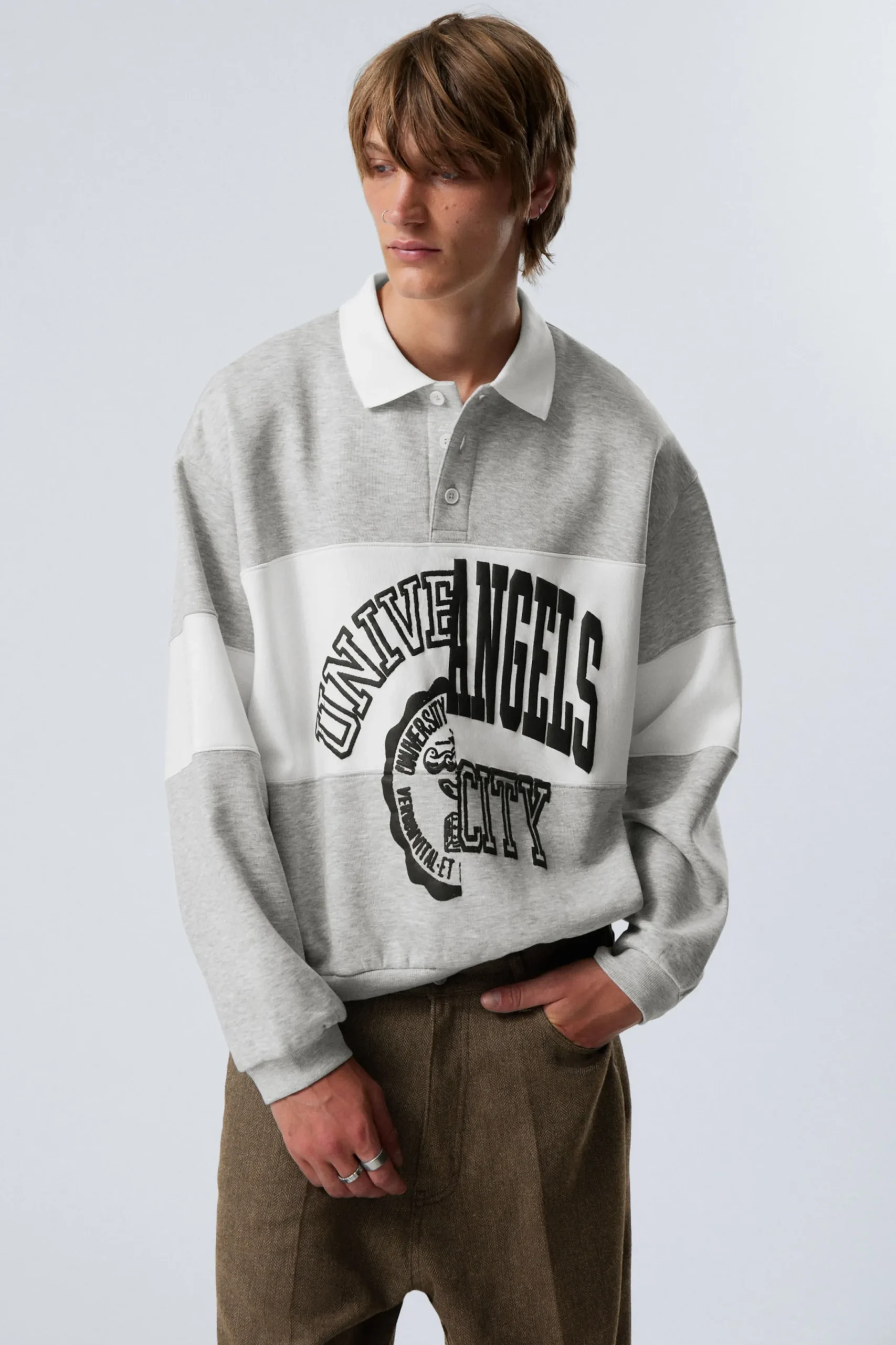 Weekday Graphics | Sweatshirts<LEDIG GRAFISK PIKÉTRÖJA