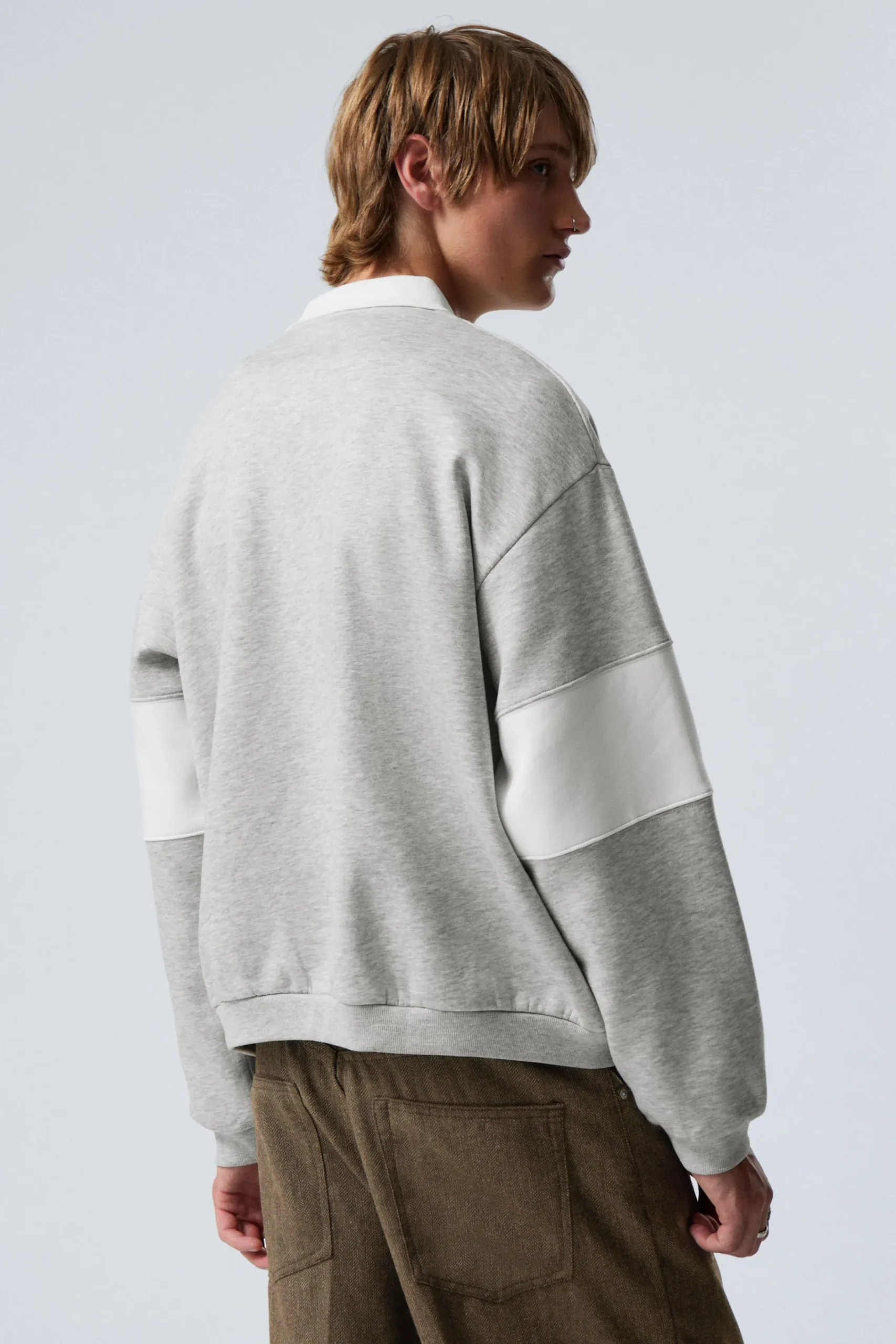 ledig_grafisk_piktrja_3.webp Weekday Graphics | Sweatshirts<LEDIG GRAFISK PIKÉTRÖJA