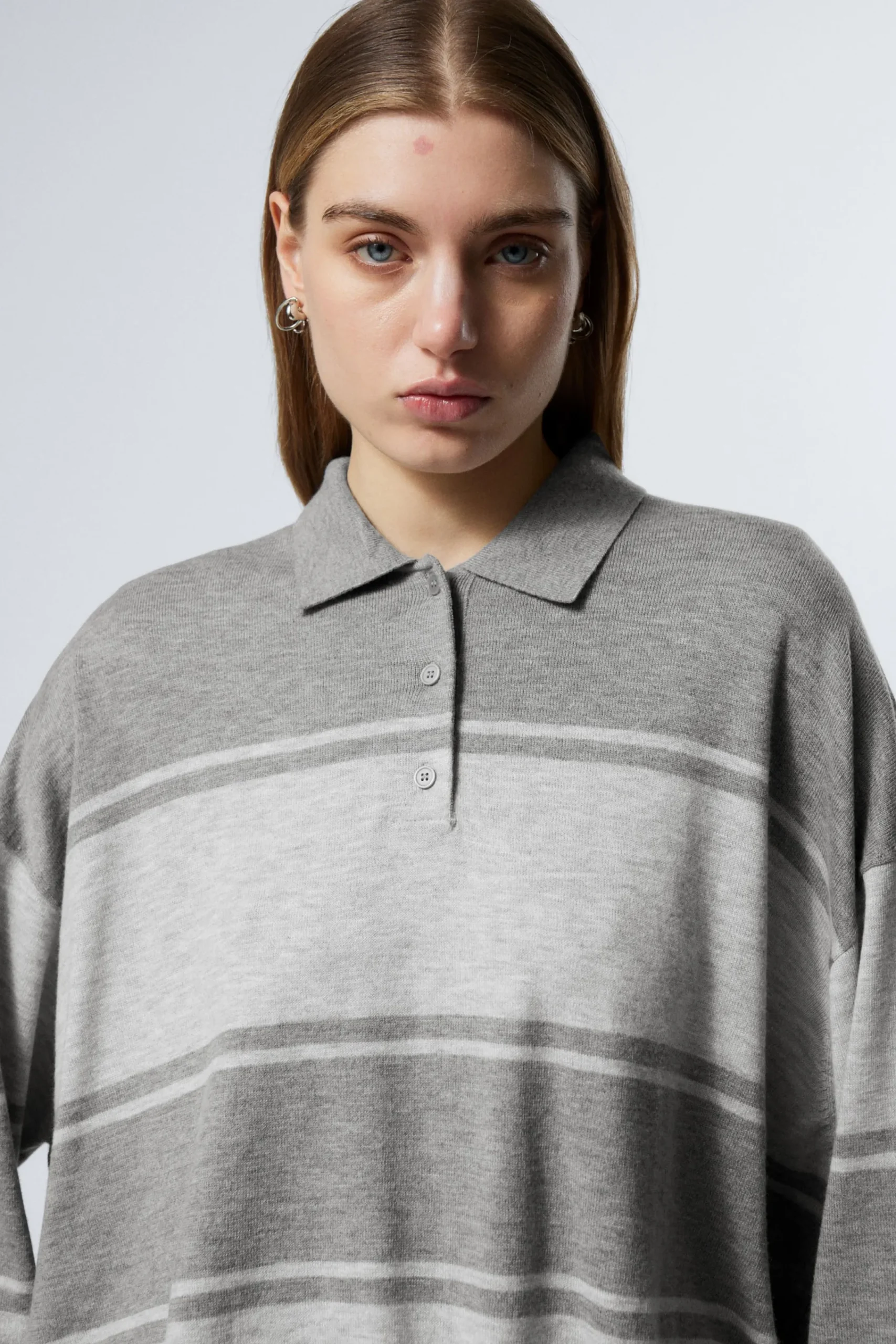 Weekday Stickat<LEDIG STICKAD PIKÉTRÖJA