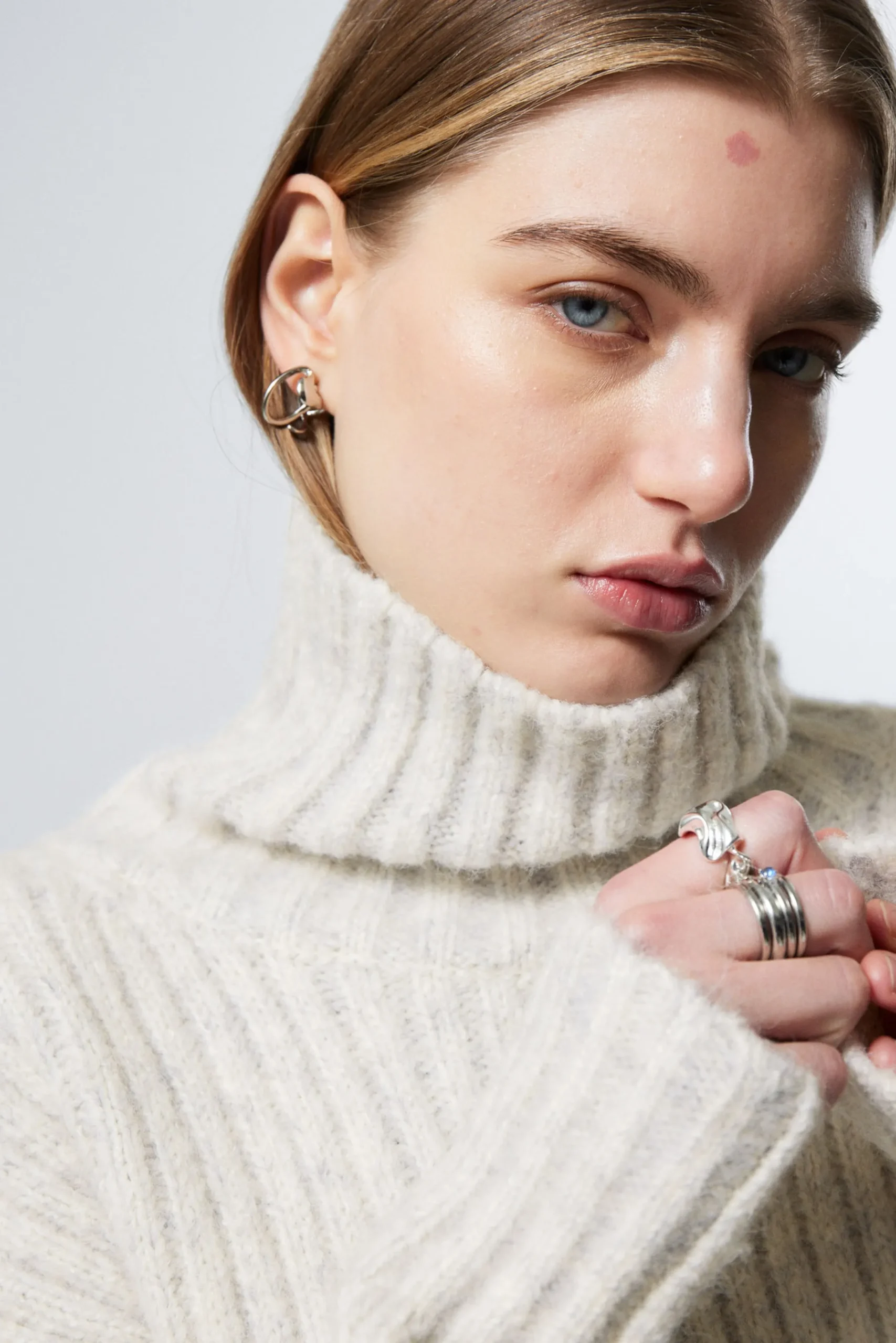 ledig_stickad_turtleneck_3.webp Weekday Stickat<LEDIG STICKAD TURTLENECK