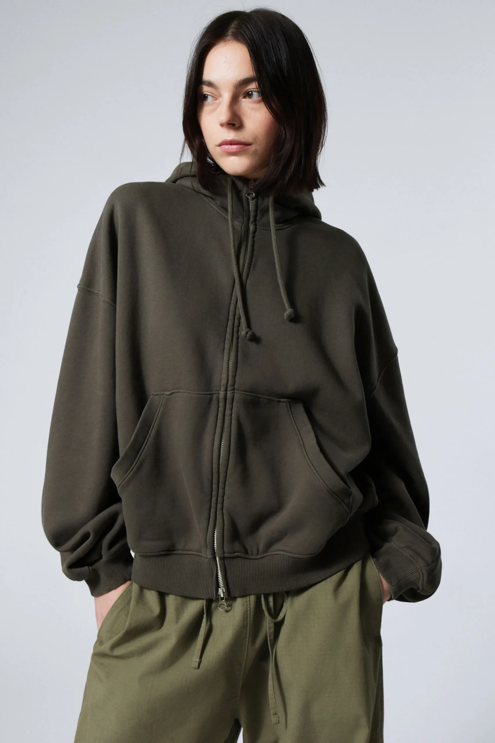 Weekday Hoodies | Basplagg<LEDIG TUNG HOODIE MED DRAGKEDJA