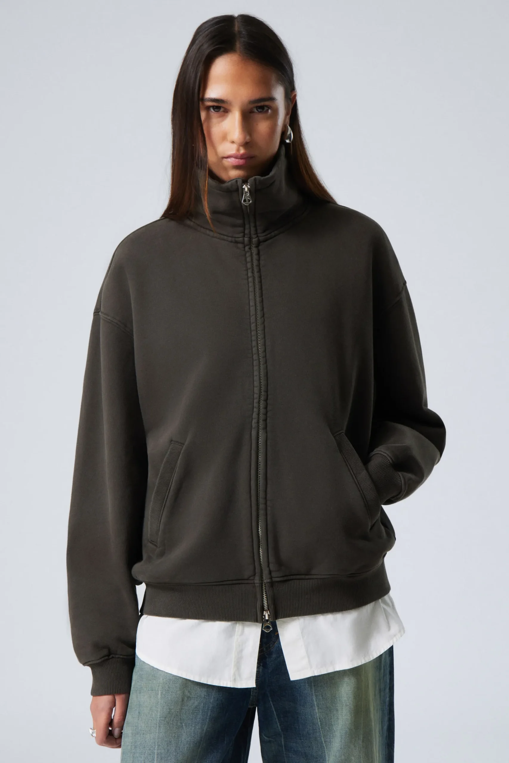 Weekday Stickat<LEDIG TURTLENECK-CARDIGAN MED DRAGKEDJA