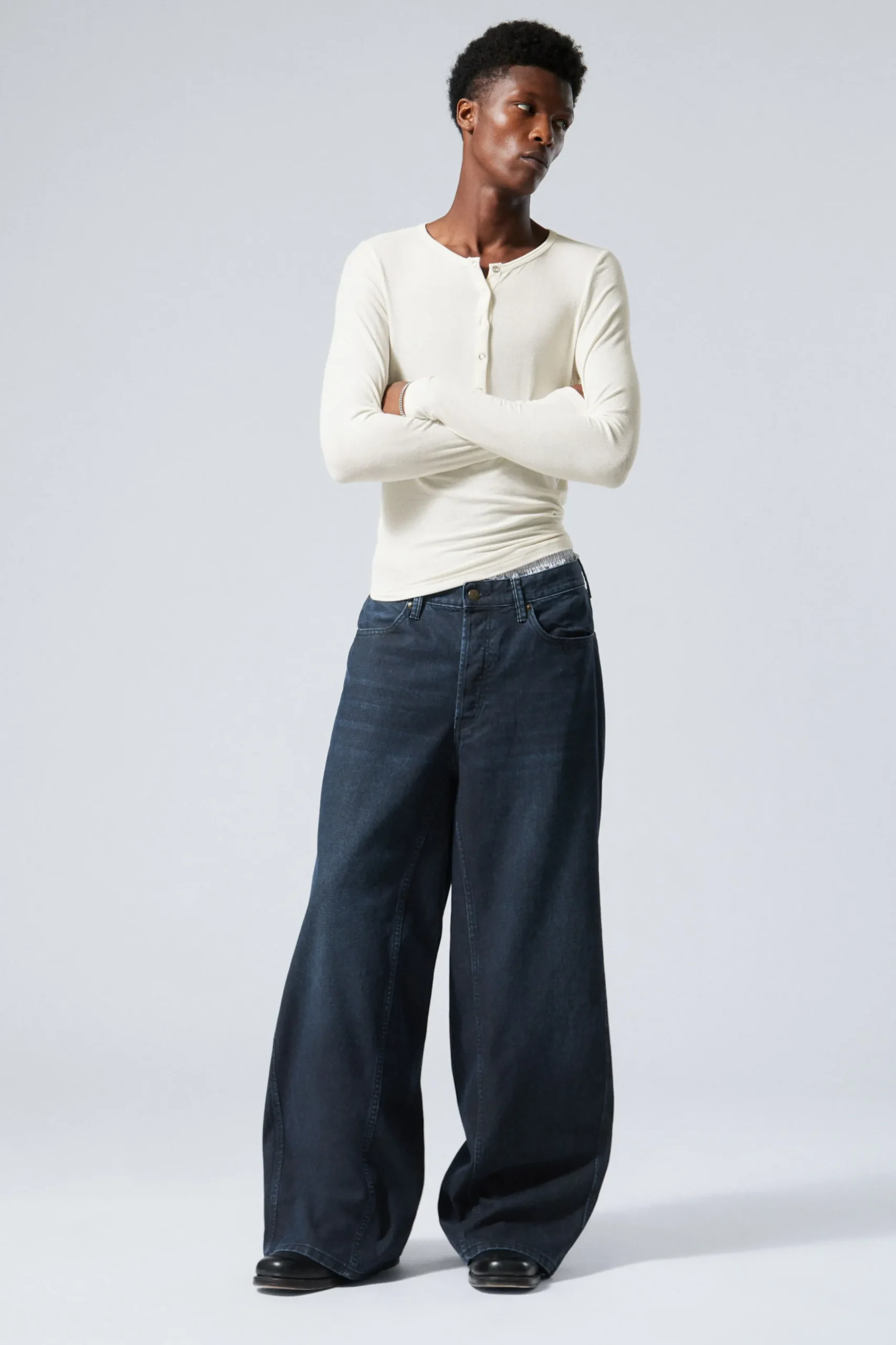 Weekday Jeans<LEDIGA NORMALHÖGA VIDA JEANS