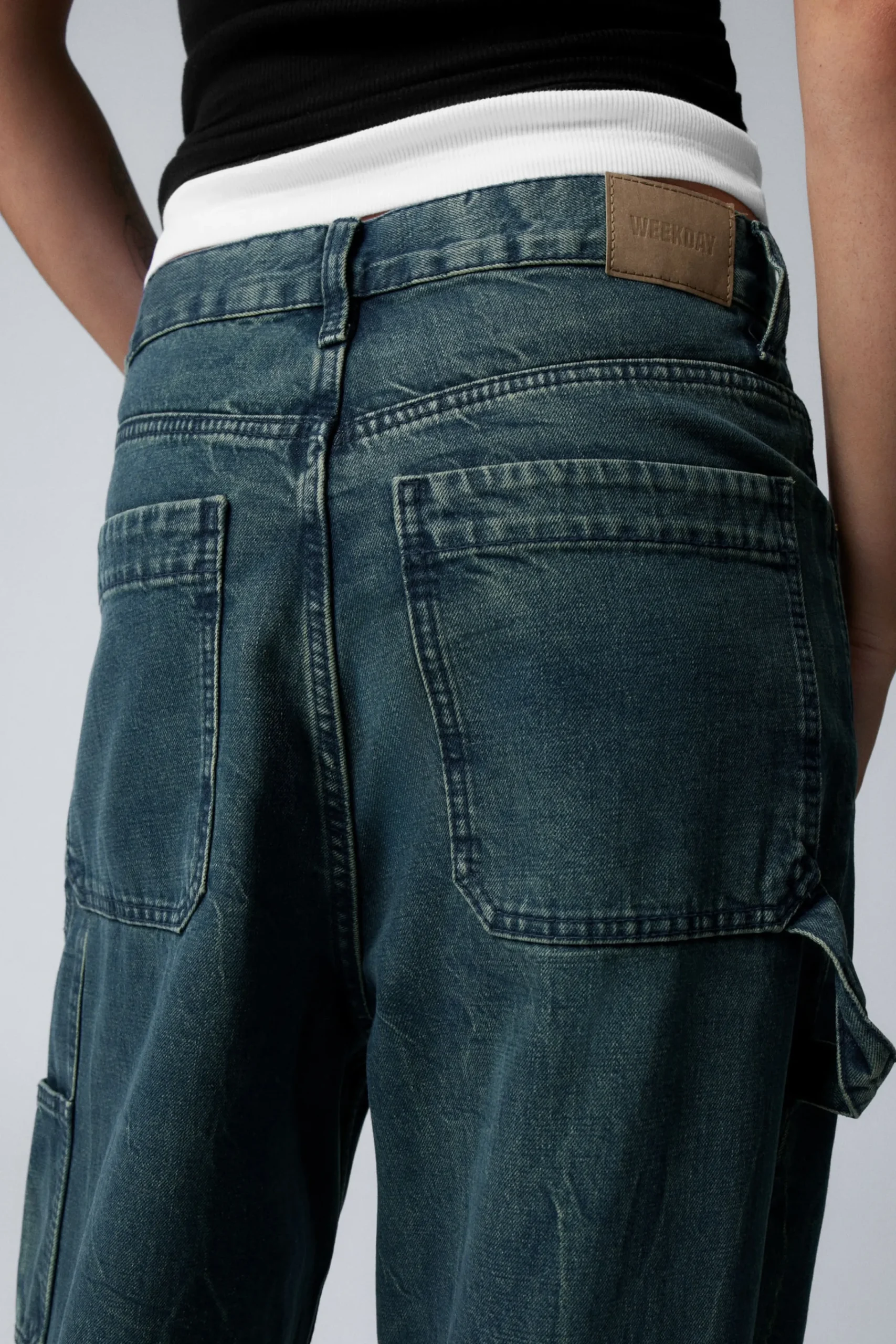 lediga_regular_waist_vida_carpenterjeans_7.webp Weekday Jeans<LEDIGA REGULAR WAIST VIDA CARPENTER-JEANS