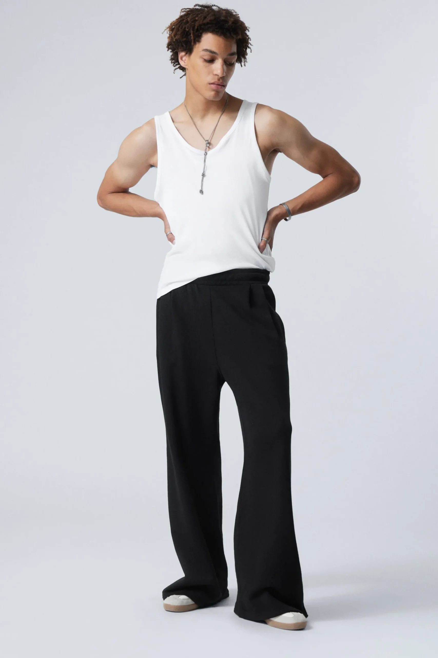 Weekday Basplagg | Byxor<LEDIGA VIDA KRAFTIGA SWEATPANTS