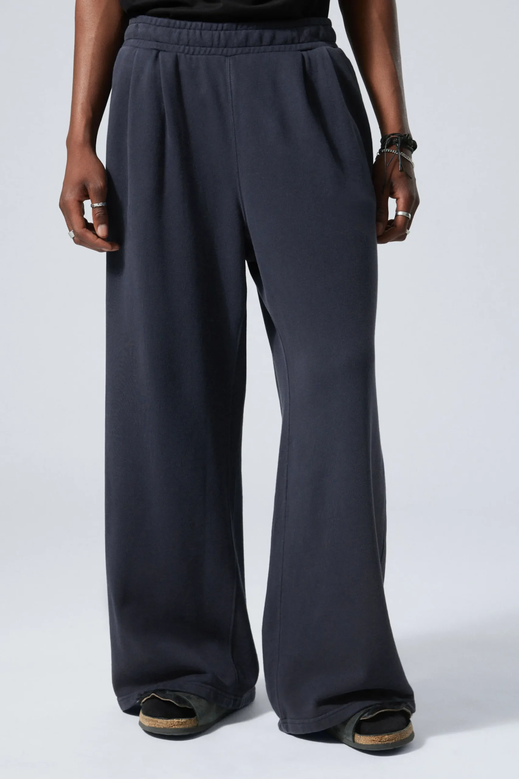 Weekday Basplagg | Byxor<LEDIGA VIDA KRAFTIGA SWEATPANTS