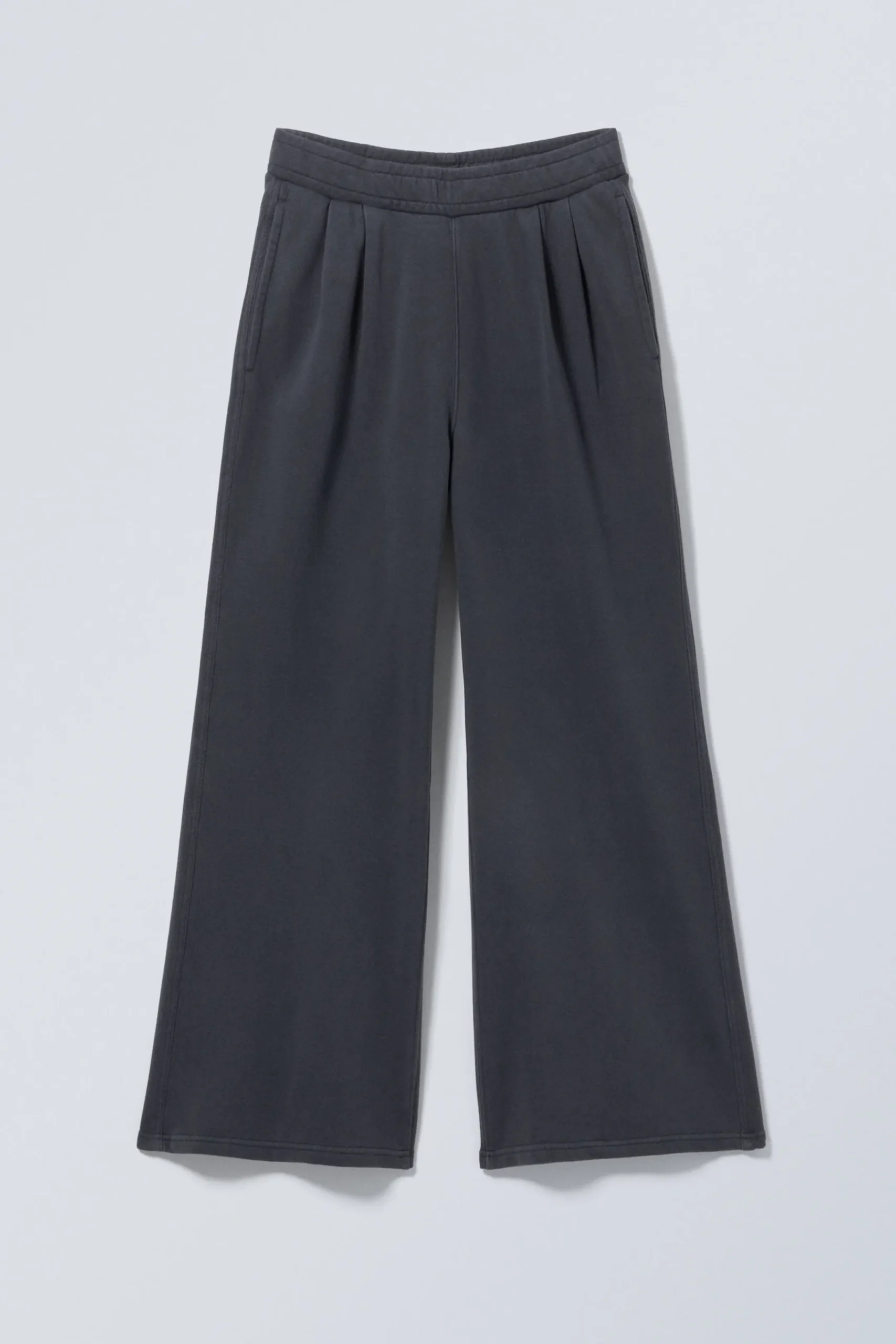 lediga_vida_kraftiga_sweatpants_2-1.webp Weekday Basplagg | Byxor<LEDIGA VIDA KRAFTIGA SWEATPANTS