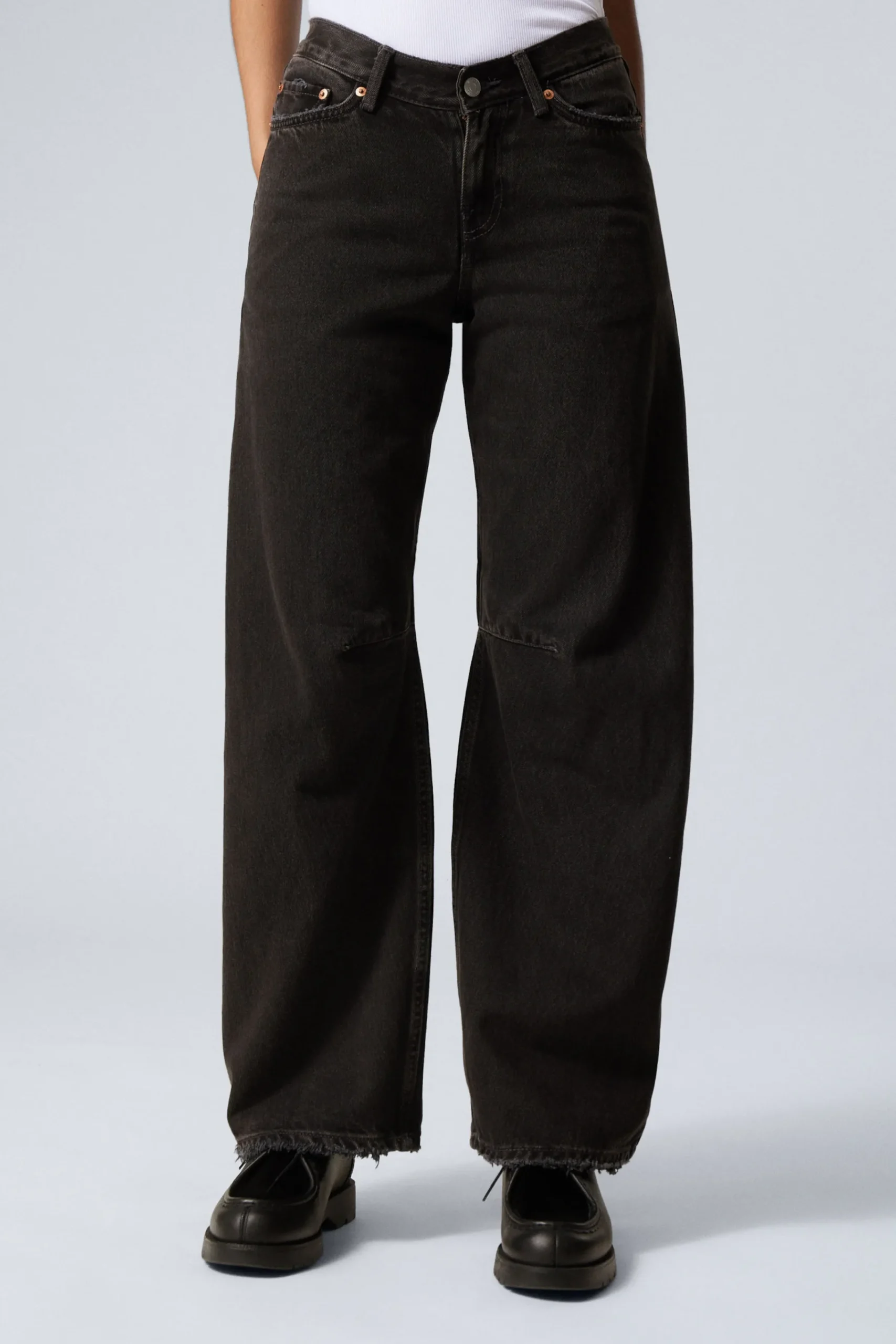 lgmidjade_lediga_vida_jeans_1.webp Weekday Jeans<LÅGMIDJADE LEDIGA VIDA JEANS