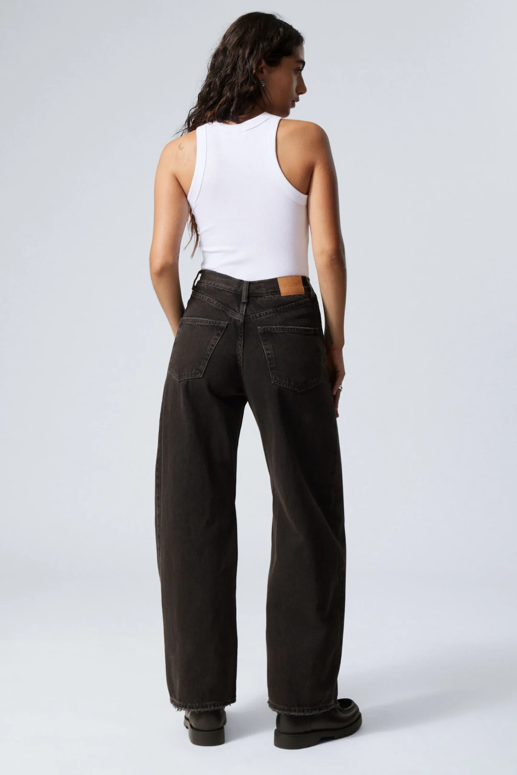 lgmidjade_lediga_vida_jeans_4.webp Weekday Jeans<LÅGMIDJADE LEDIGA VIDA JEANS